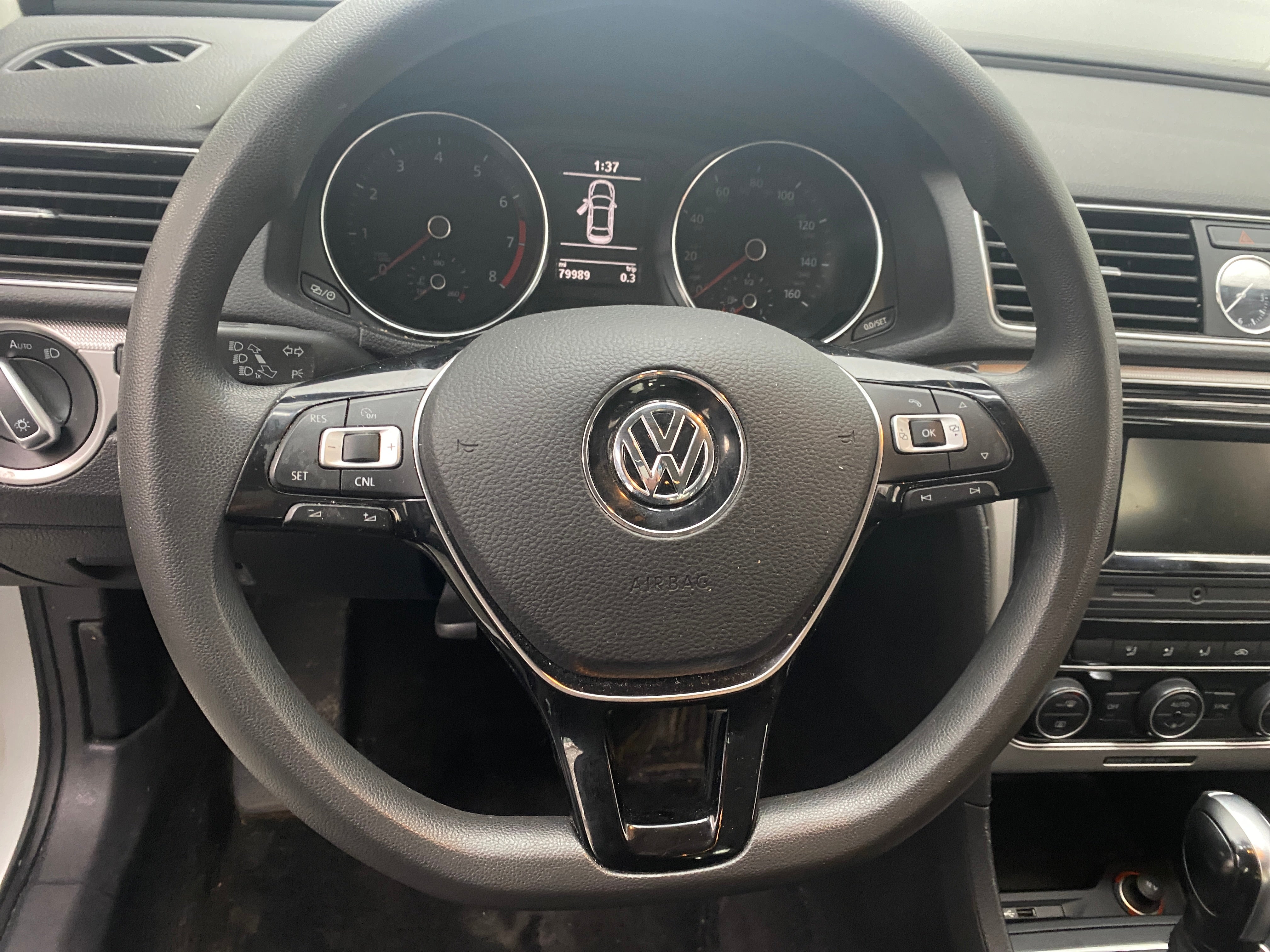 2016 Volkswagen Passat S 5