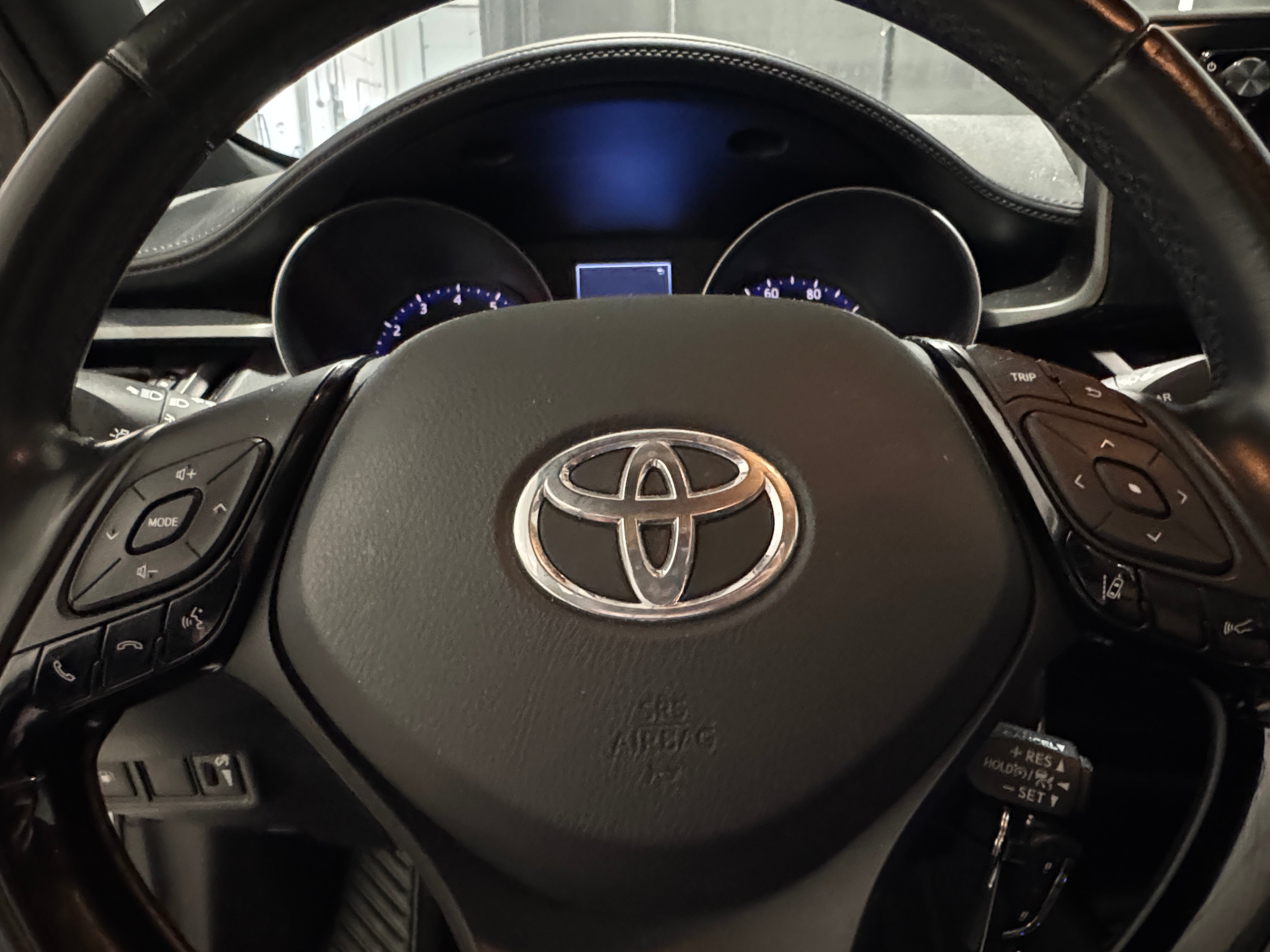 2018 Toyota C-HR XLE 5