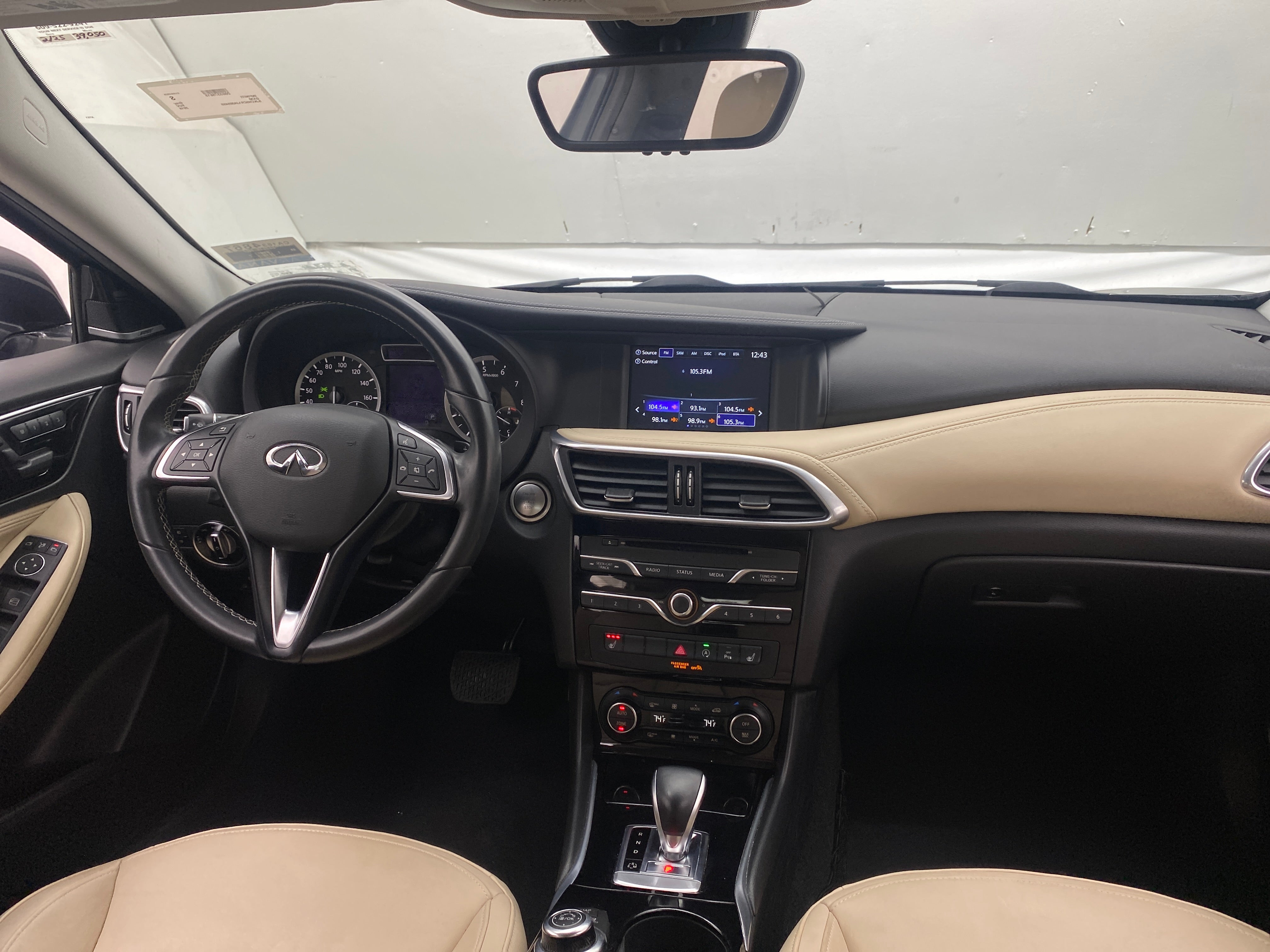 2018 INFINITI QX30 Essential 2