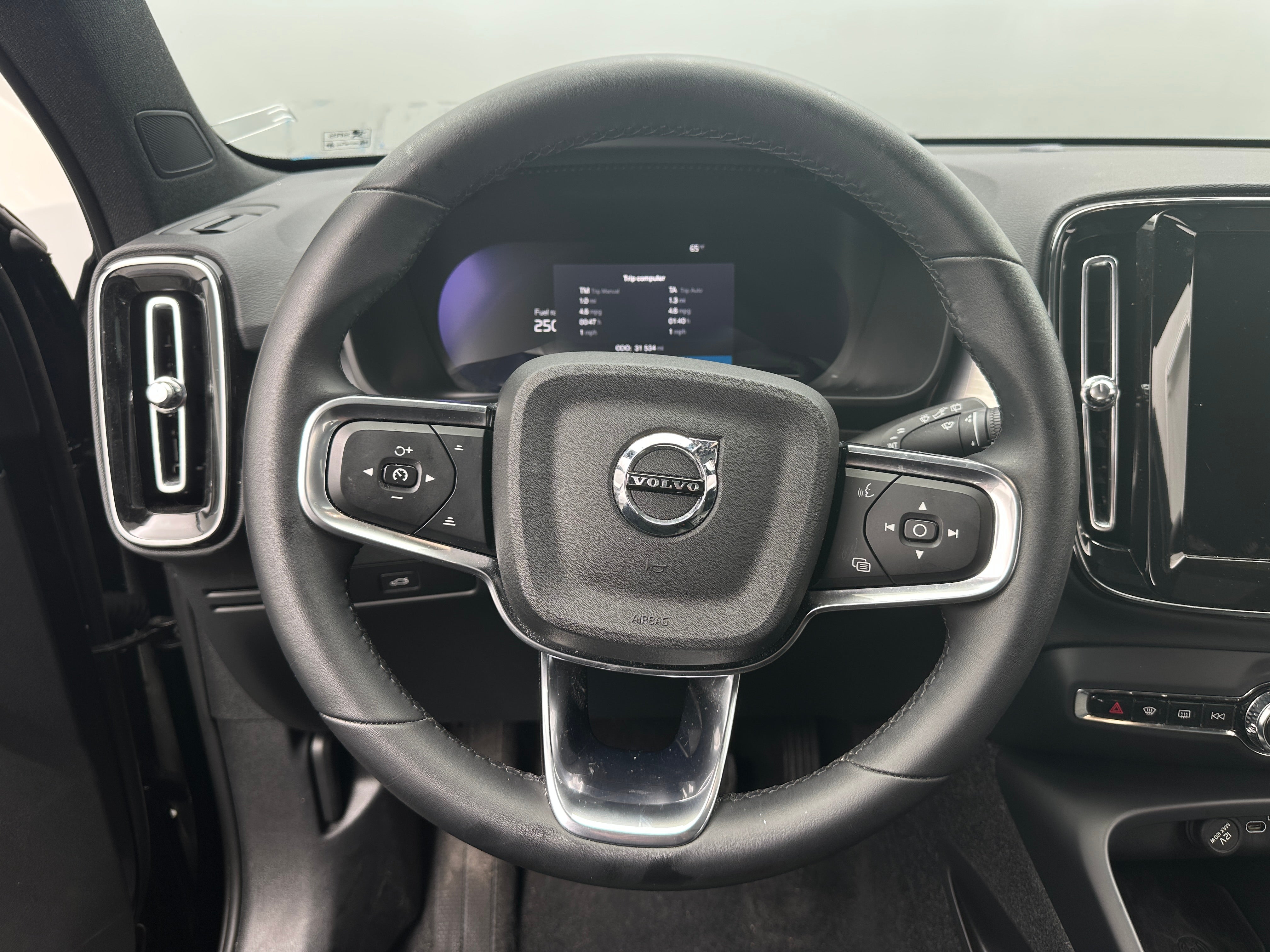 2024 Volvo XC40 B5 Core 5