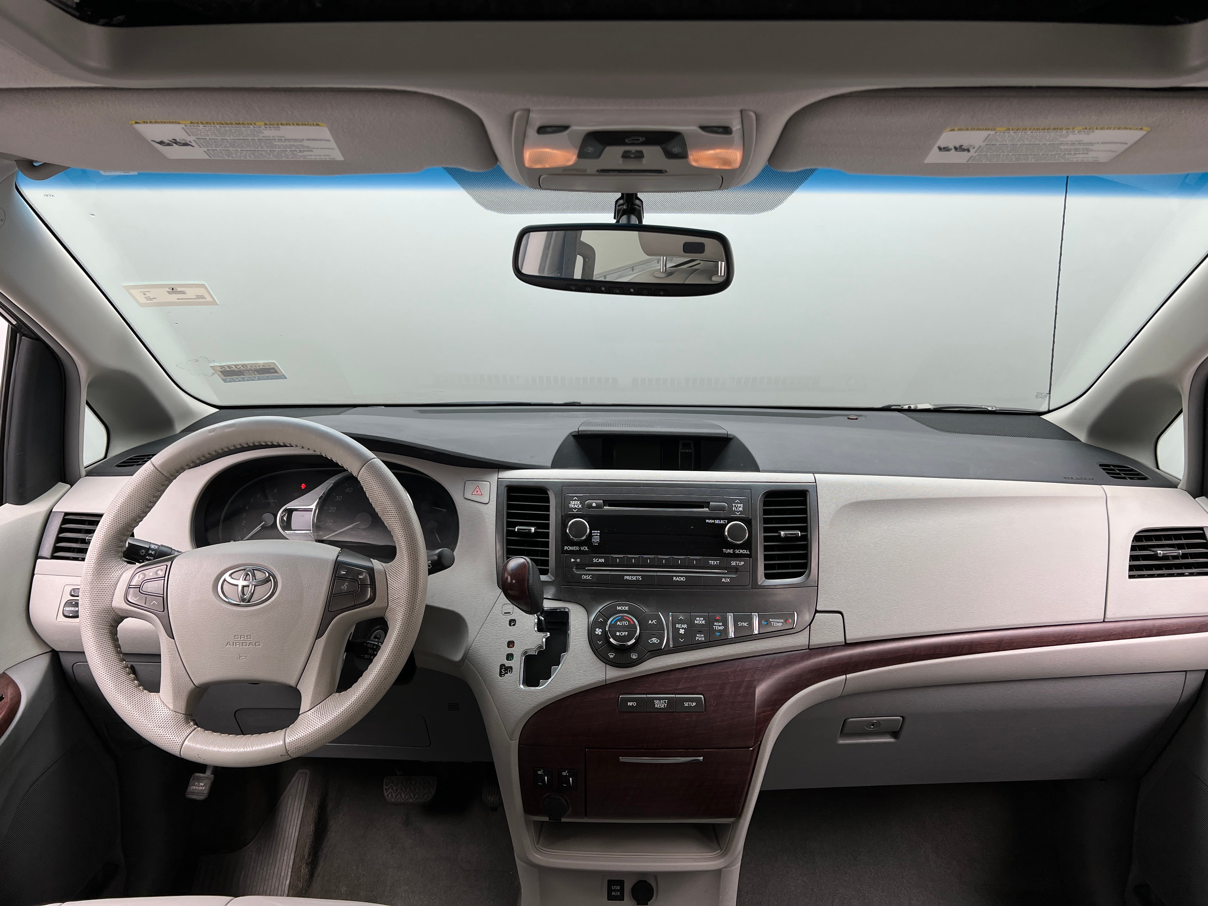 2013 Toyota Sienna XLE 2