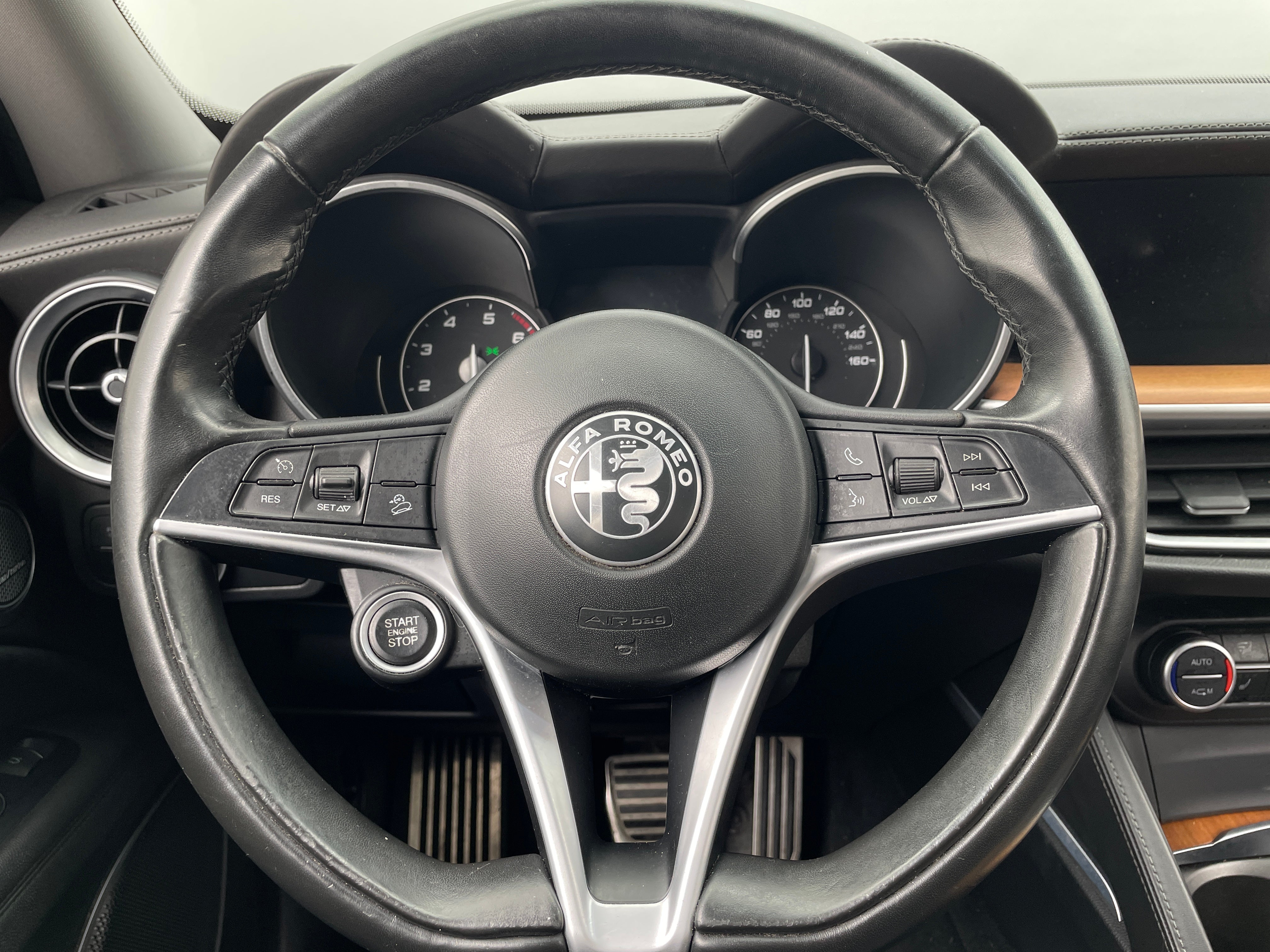 2019 Alfa Romeo Stelvio Ti Lusso 4