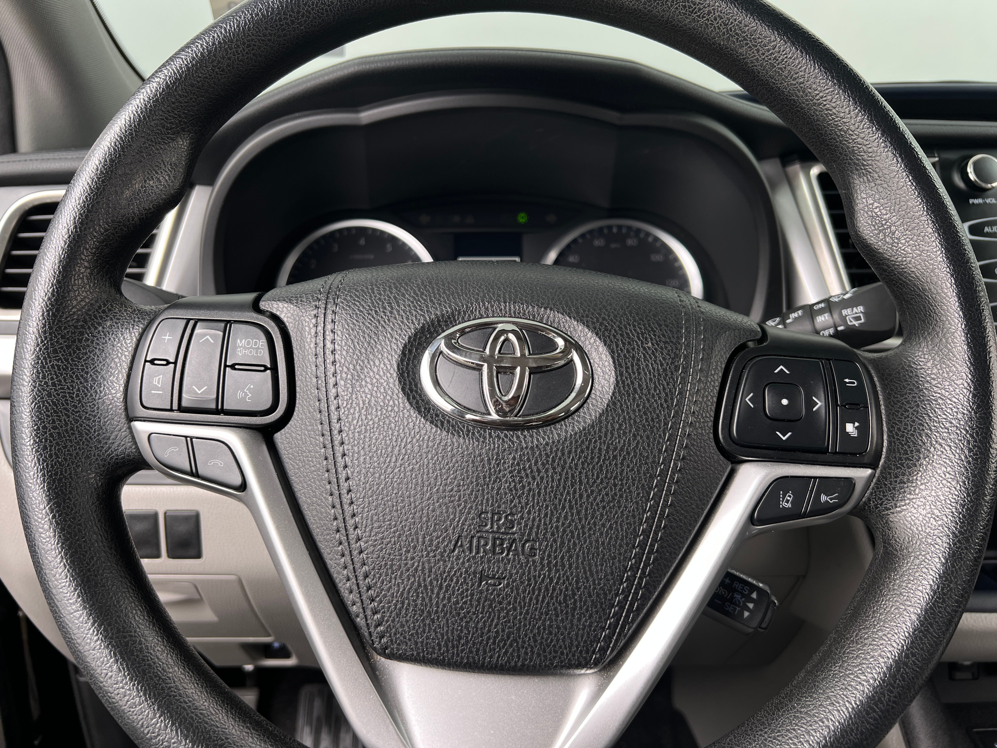 2019 Toyota Highlander LE 5