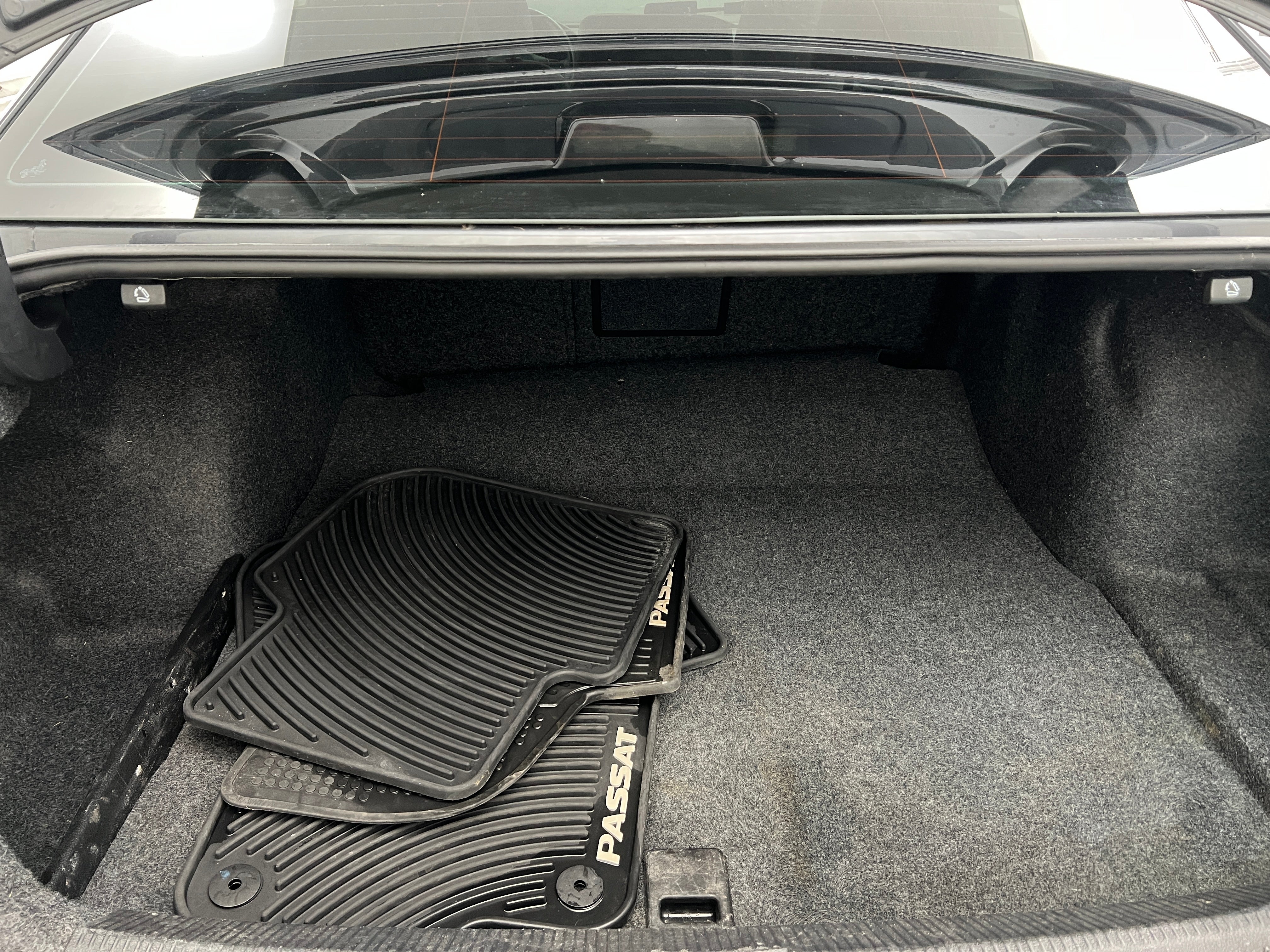 2015 Volkswagen Passat SEL 6