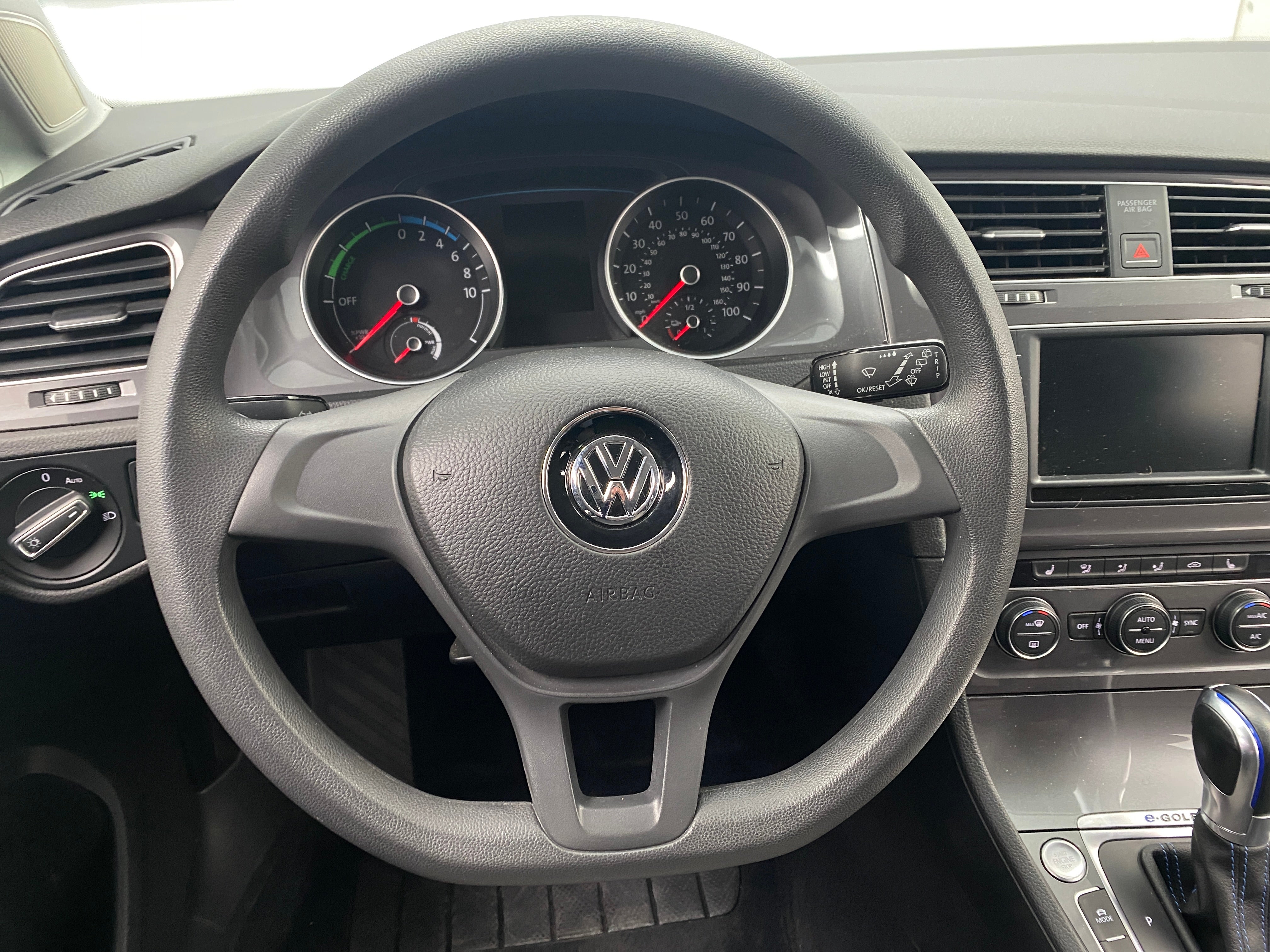 2016 Volkswagen e-Golf SE 5