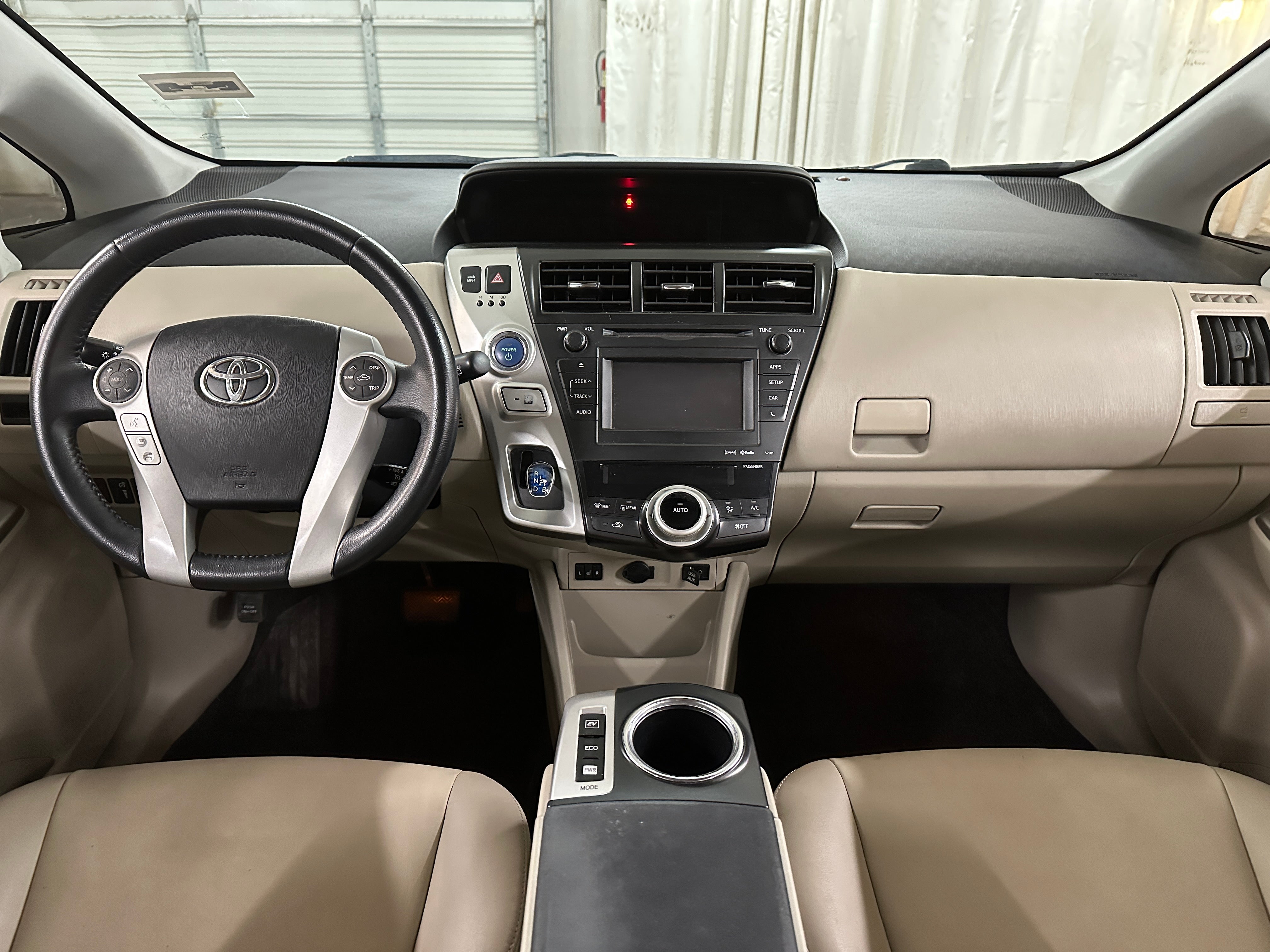 2014 Toyota Prius v Five 3