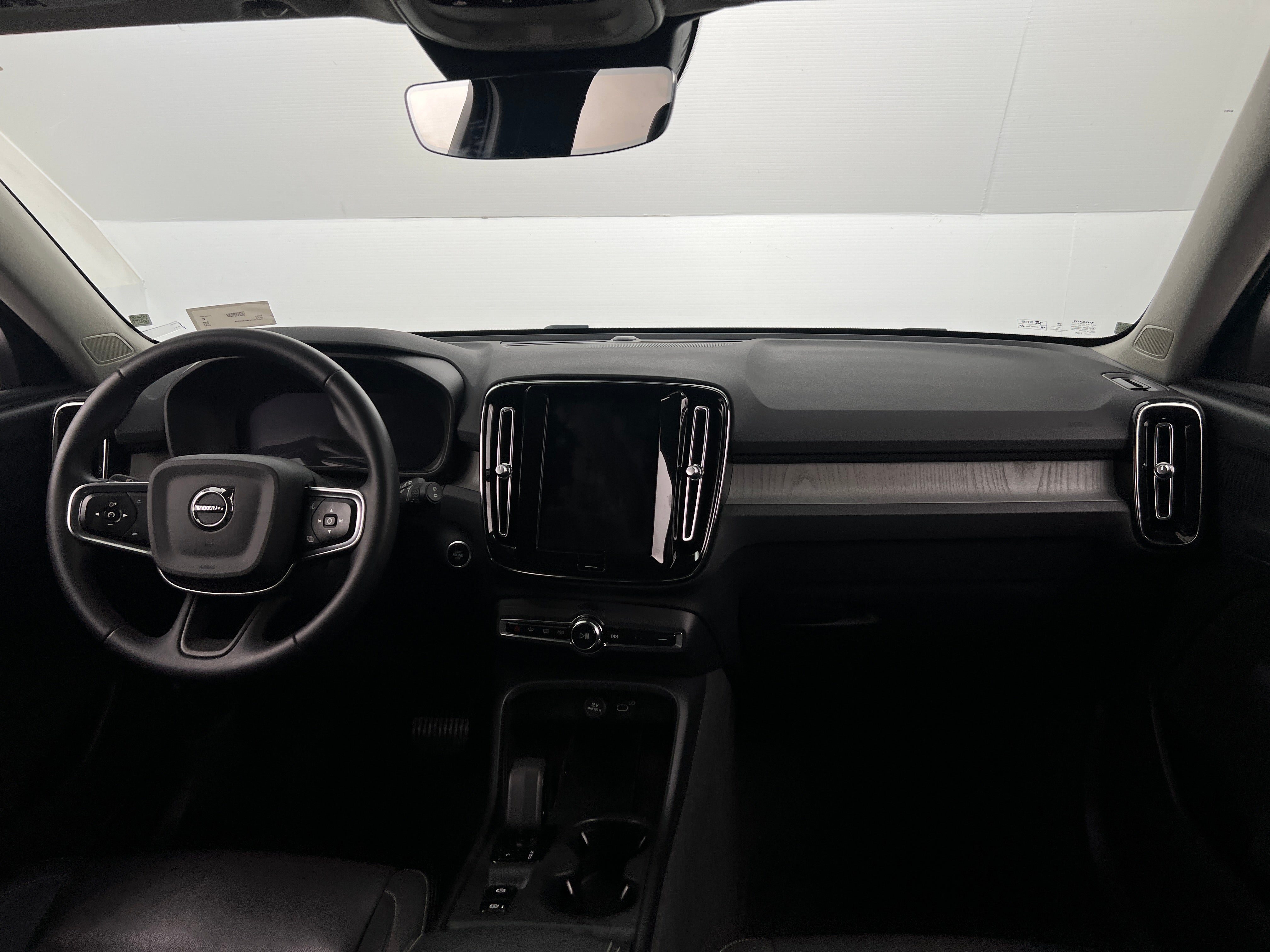 2024 Volvo XC40 B5 Core 2