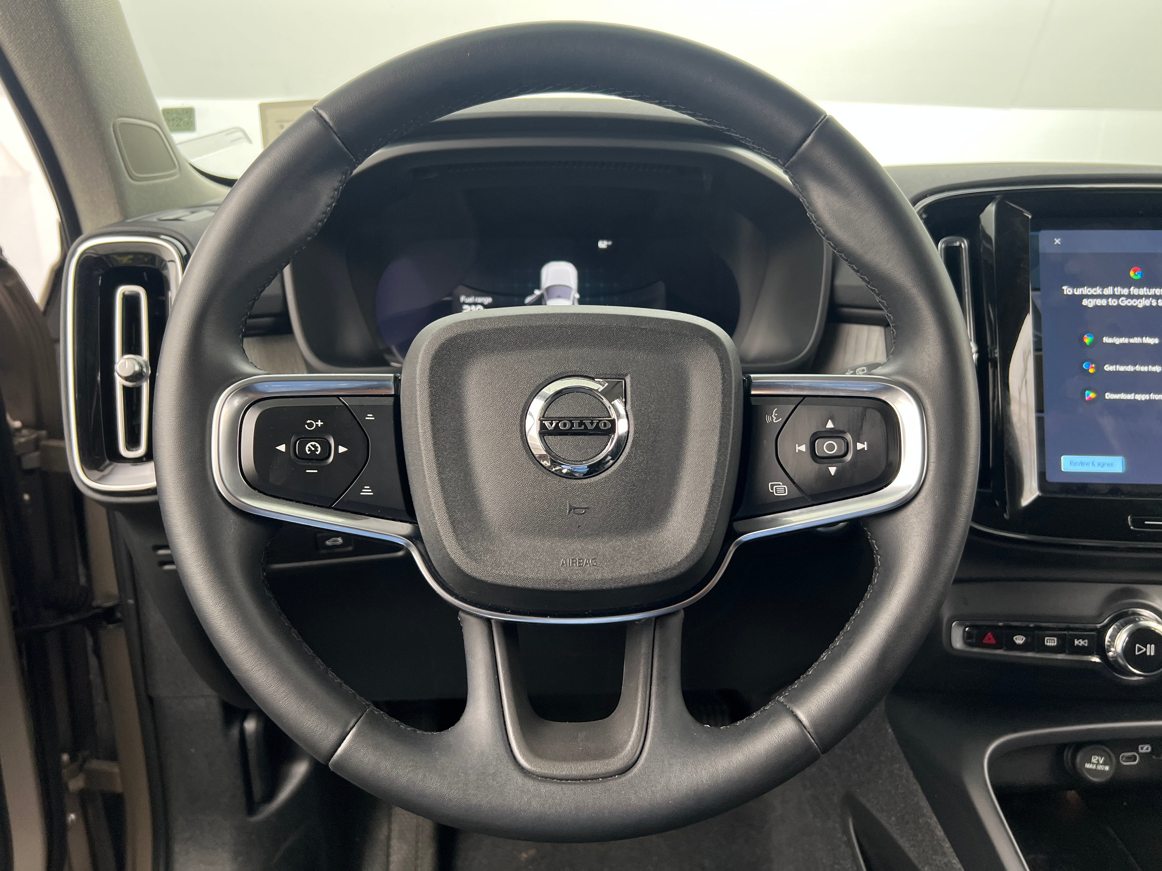 2024 Volvo XC40 B5 Core 4