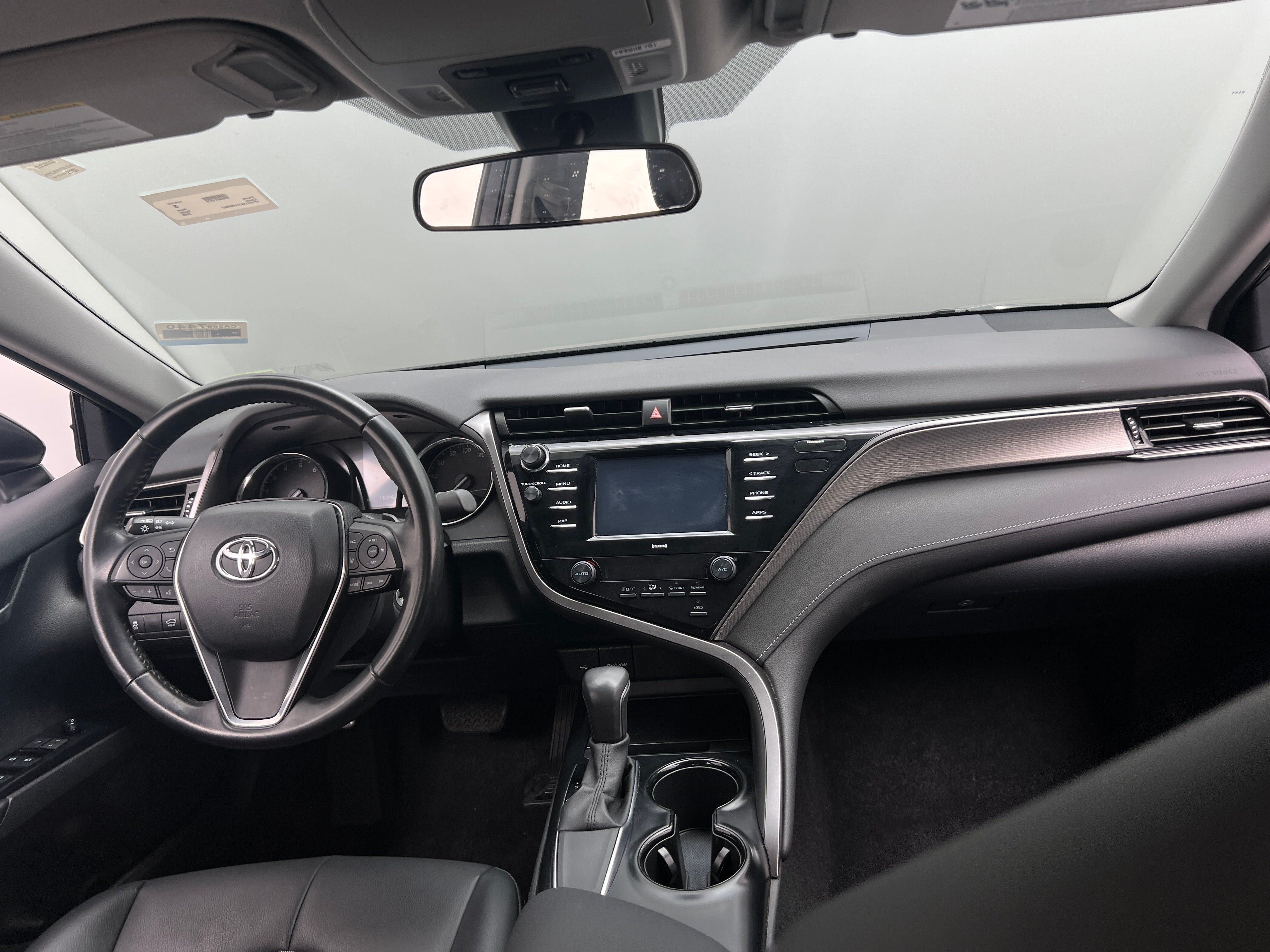 2020 Toyota Camry SE 3