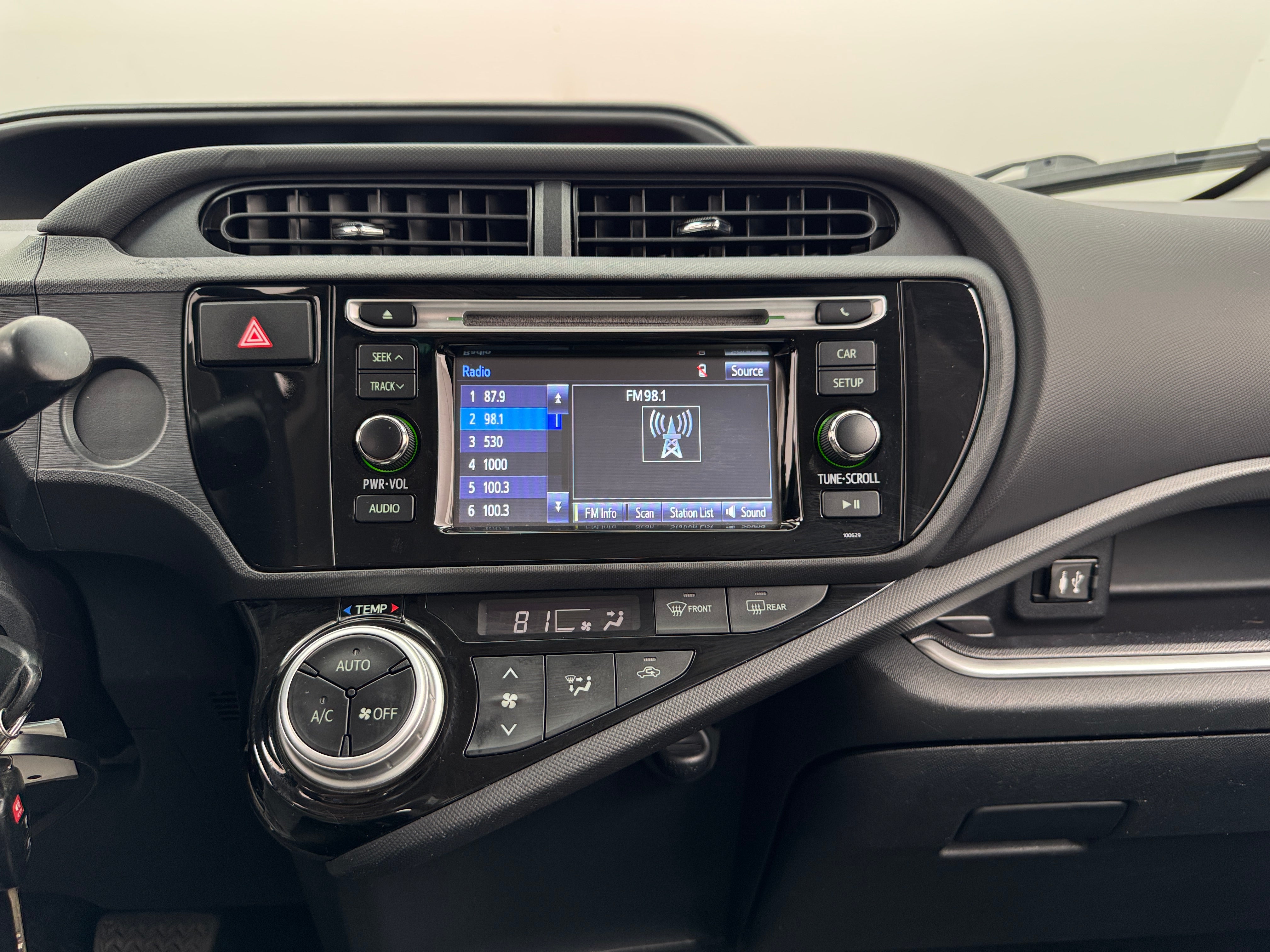 2016 Toyota Prius c Two 4