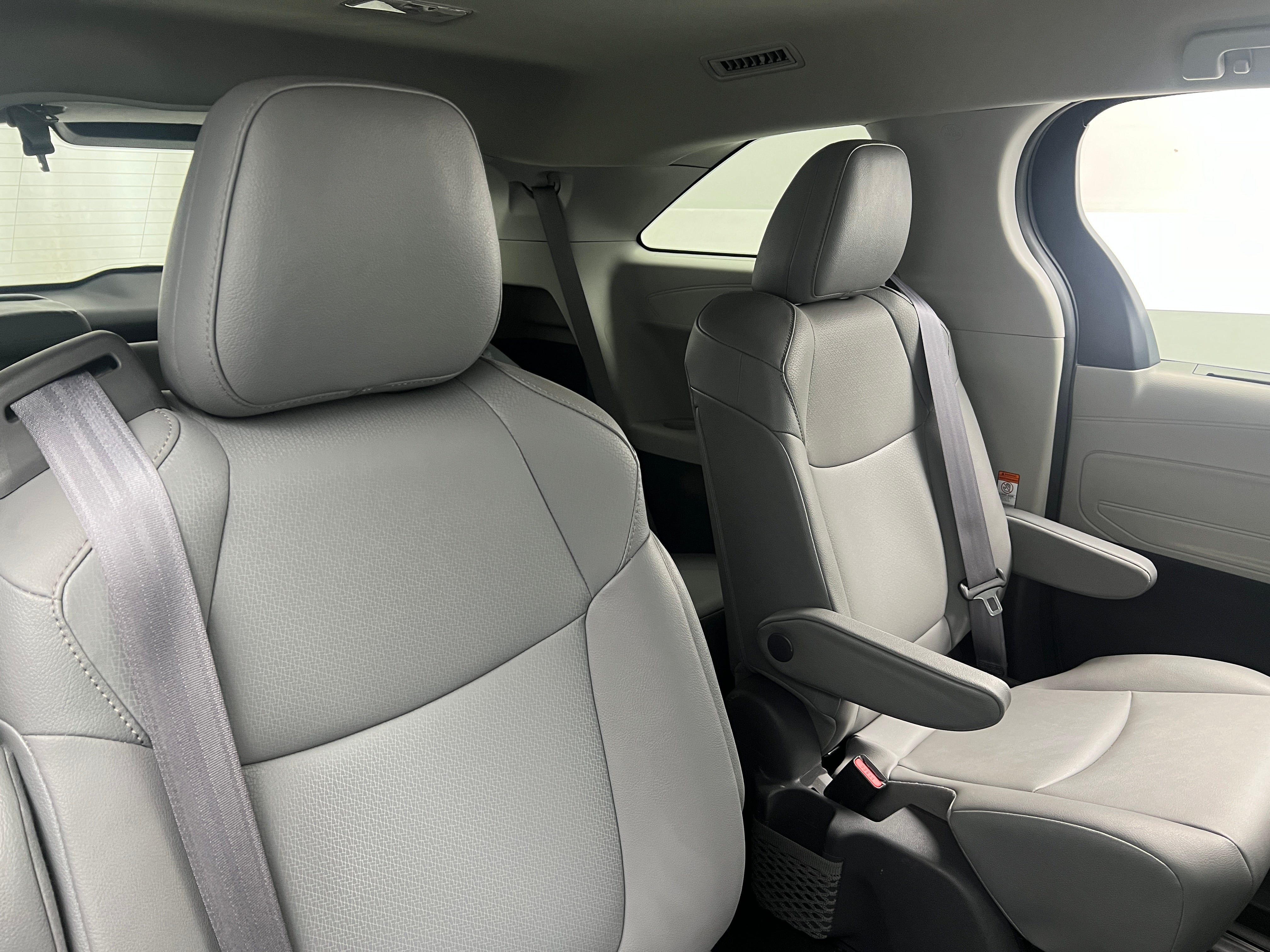 2021 Toyota Sienna XLE 6