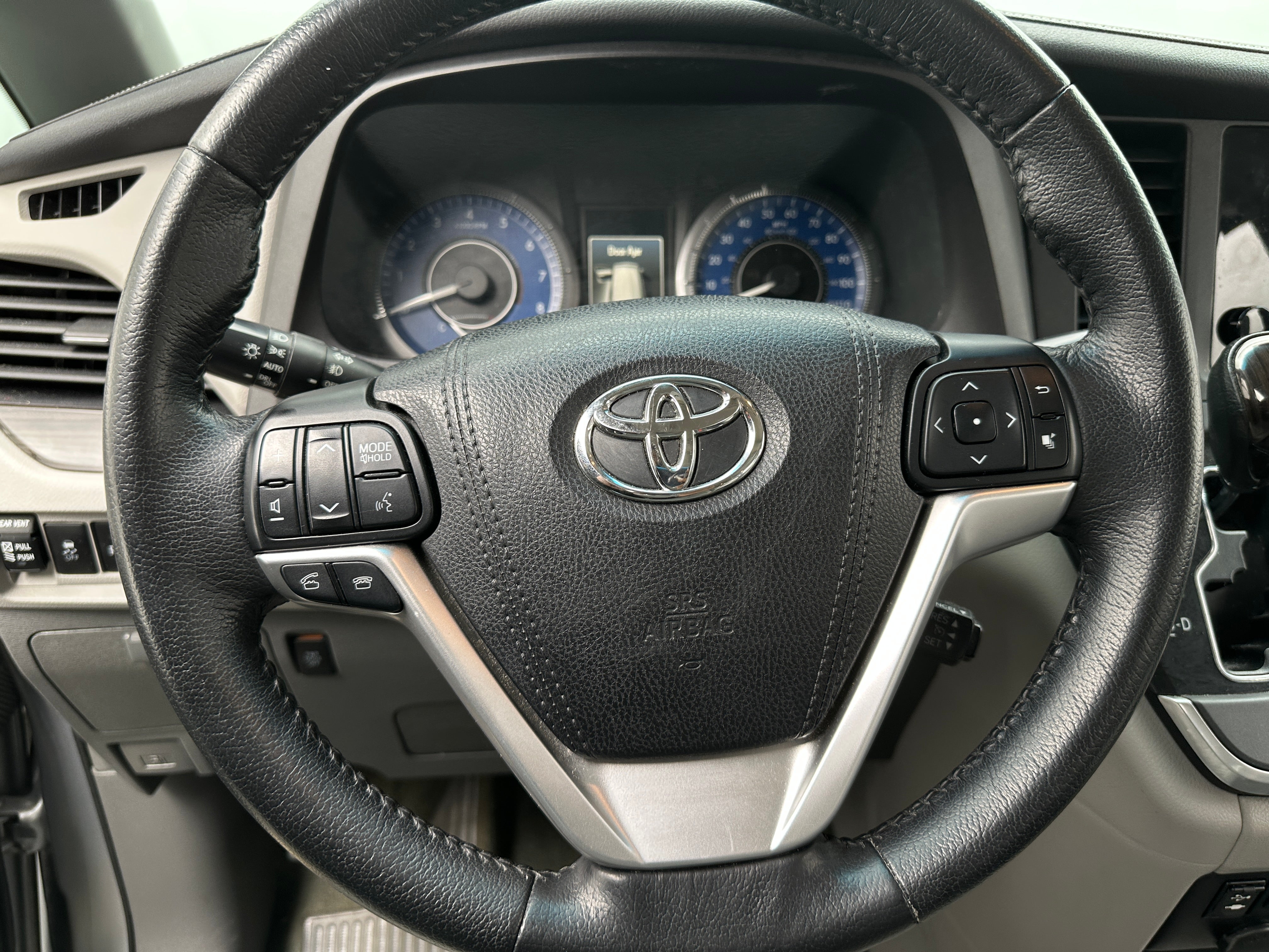 2015 Toyota Sienna XLE Premium 4