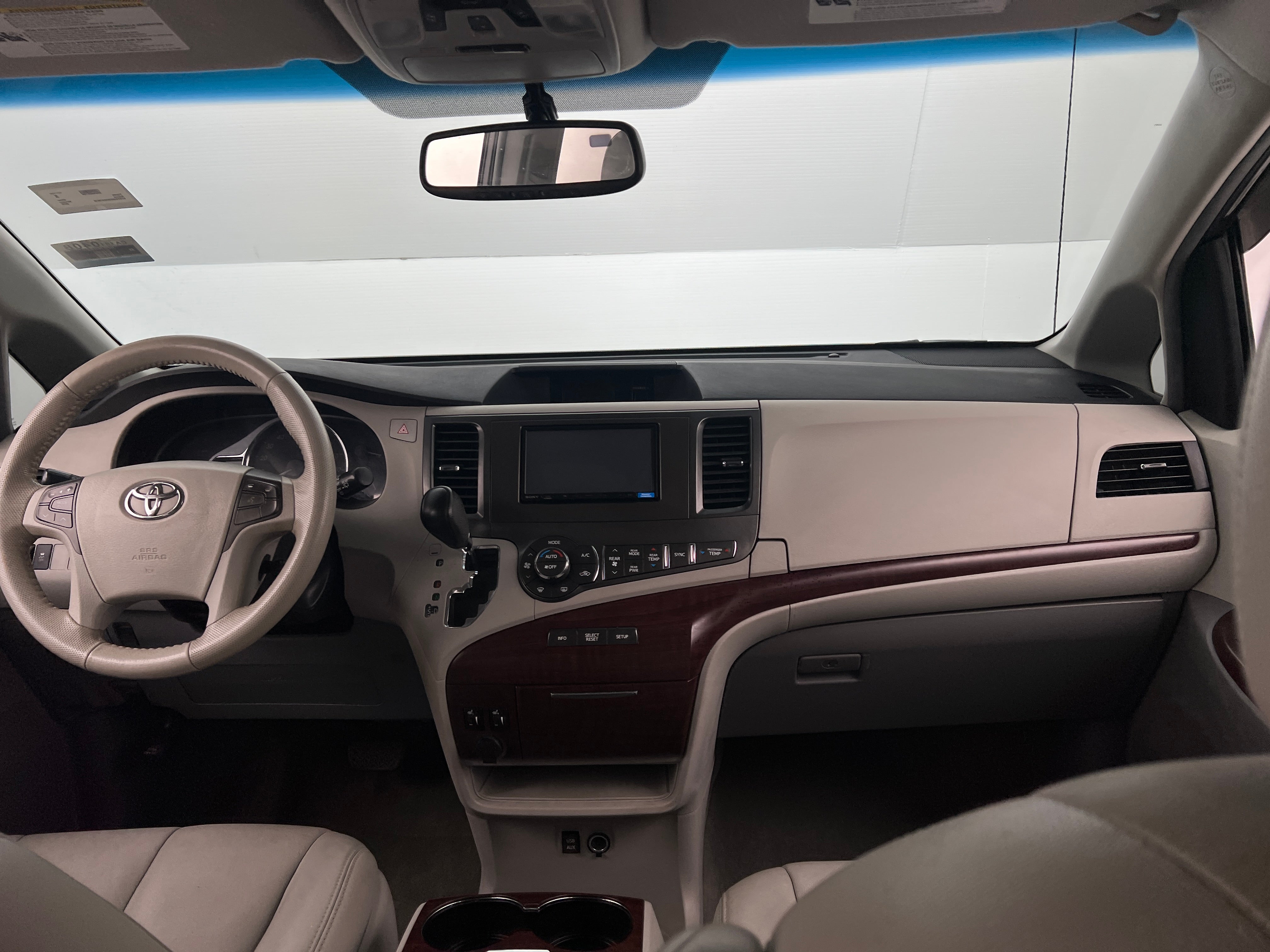 2013 Toyota Sienna XLE 2