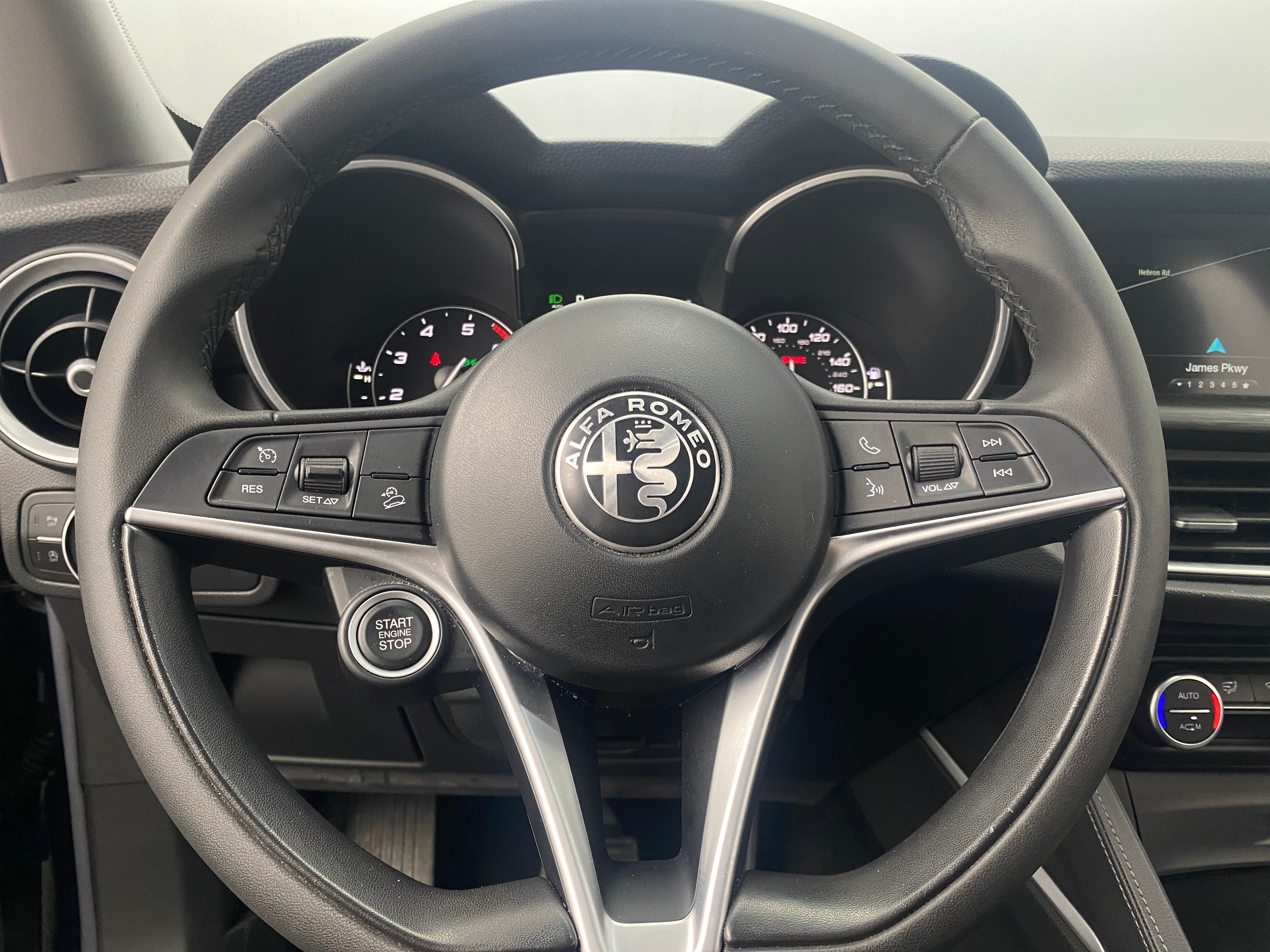 2018 Alfa Romeo Stelvio Base 4