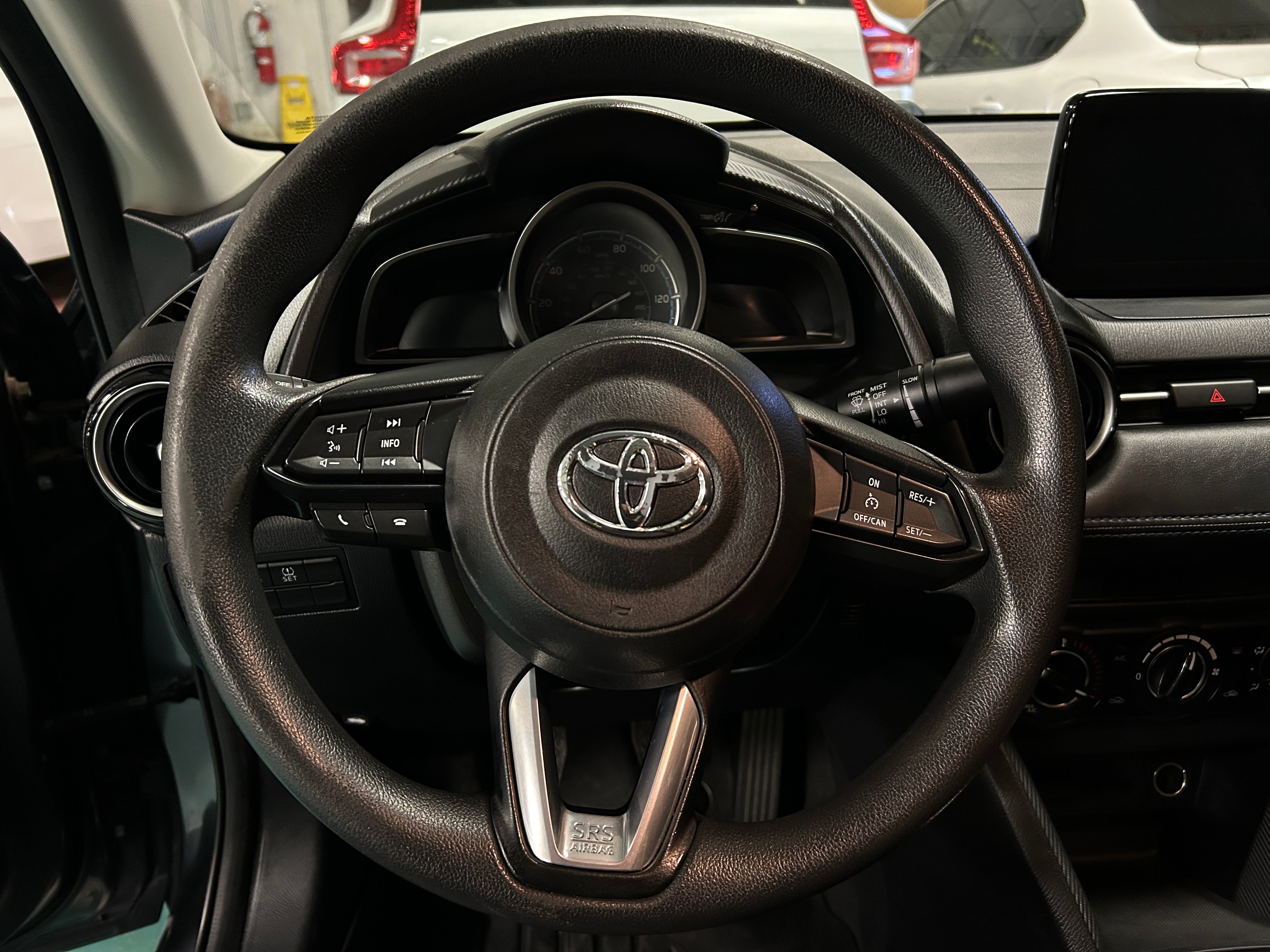 2019 Toyota Yaris LE 5