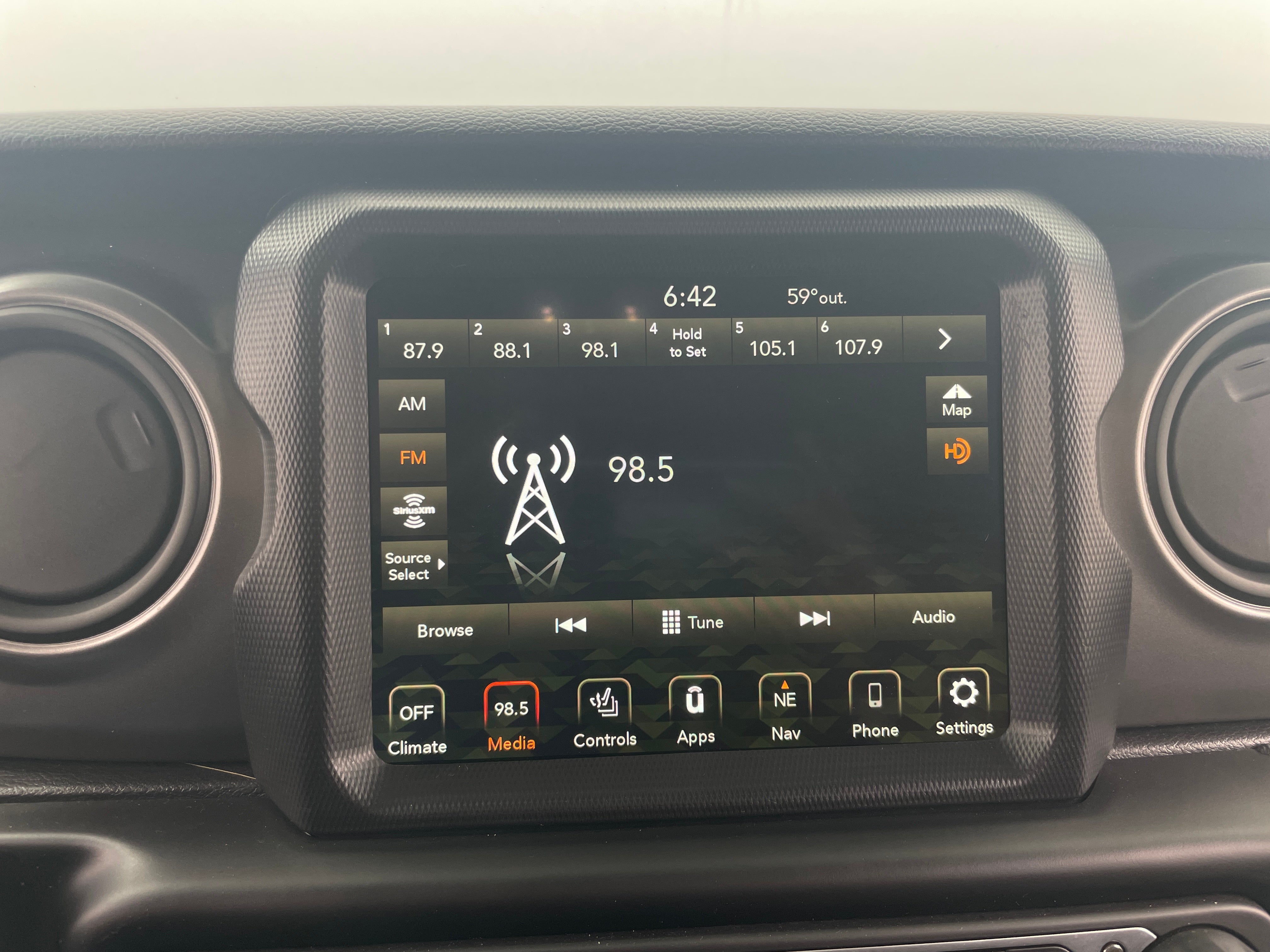 2021 Jeep Gladiator Freedom Edition 3