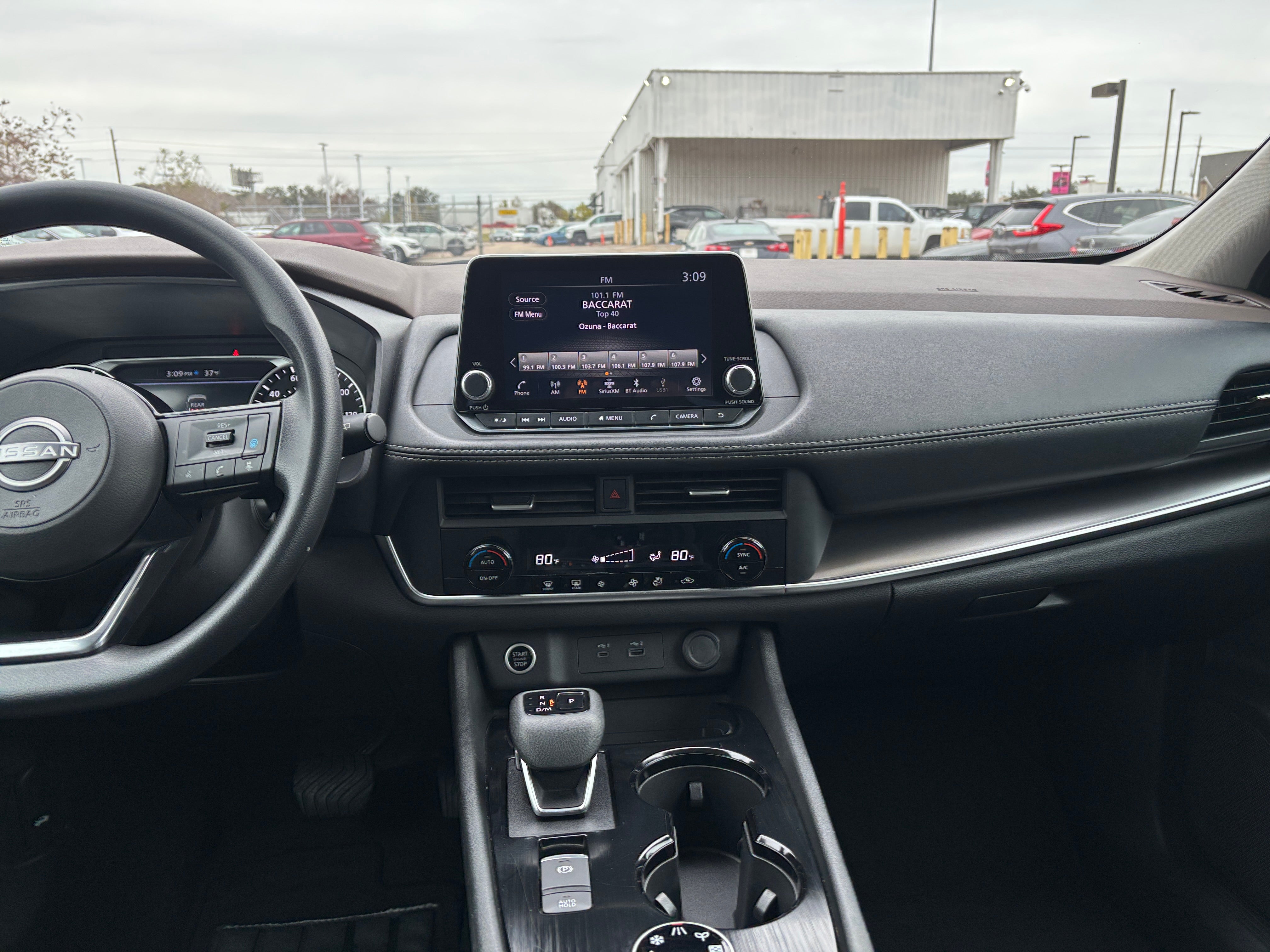 2023 Nissan Rogue SV 4