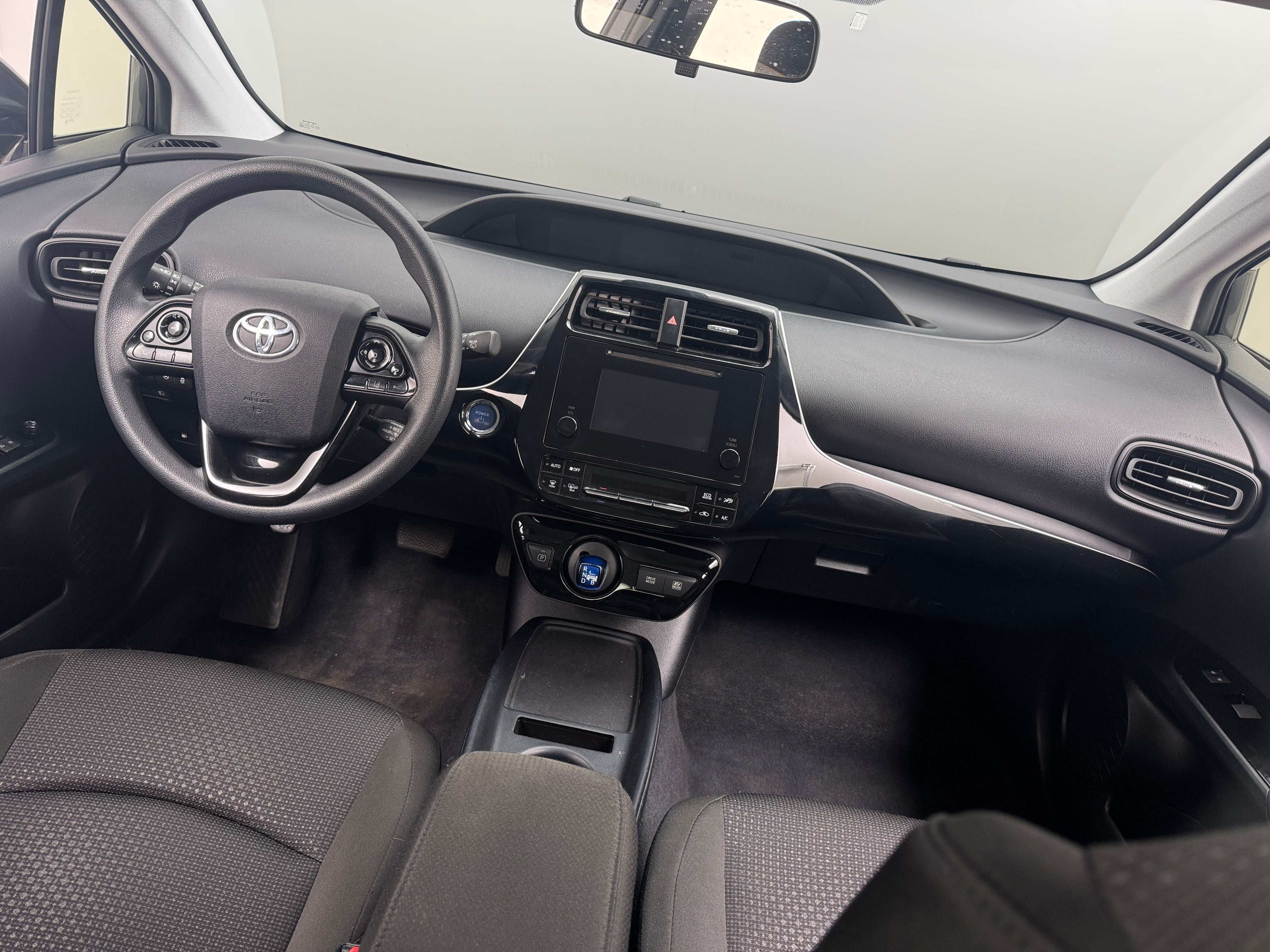 2019 Toyota Prius LE 3