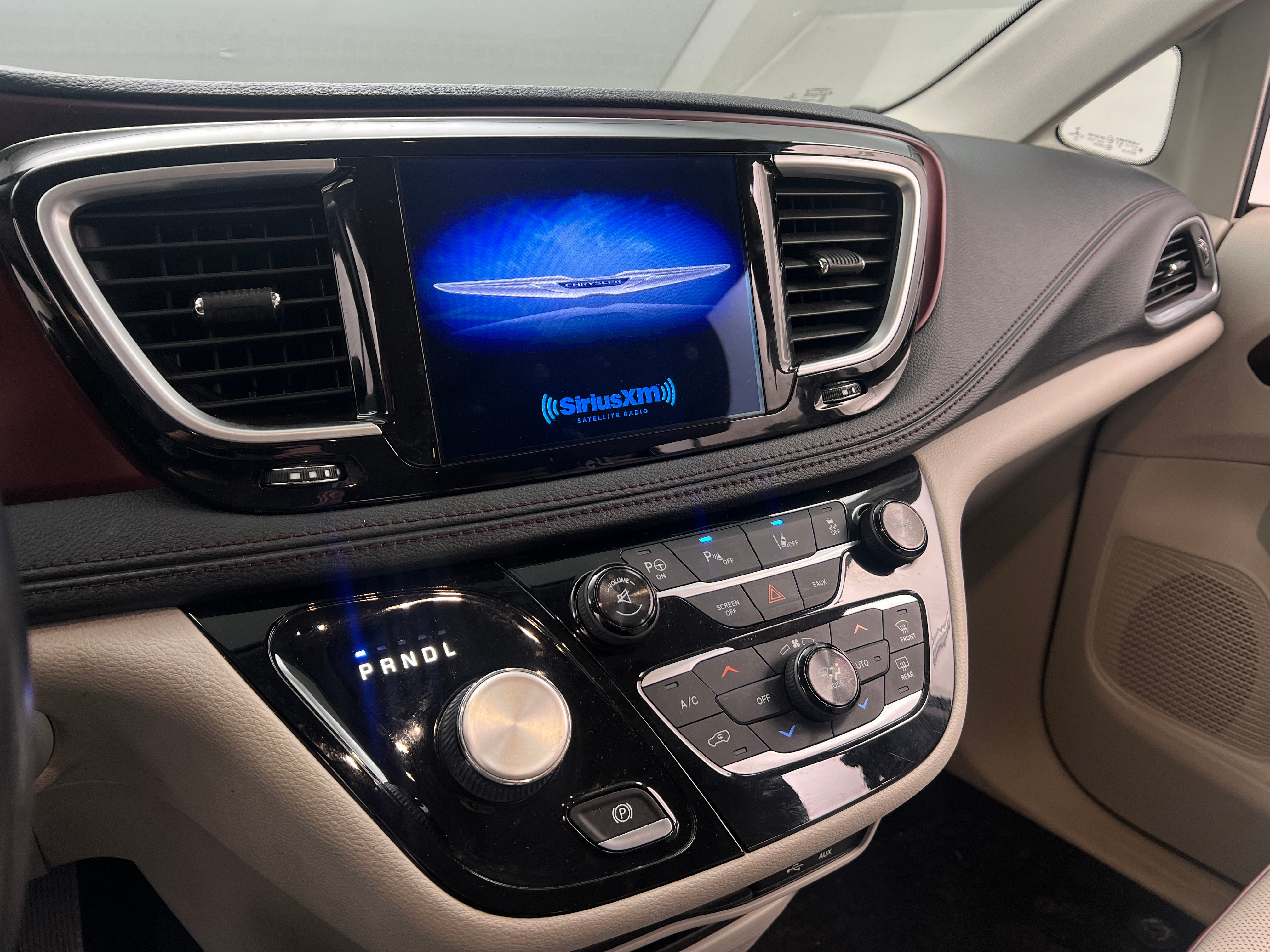 2017 Chrysler Pacifica Limited 3