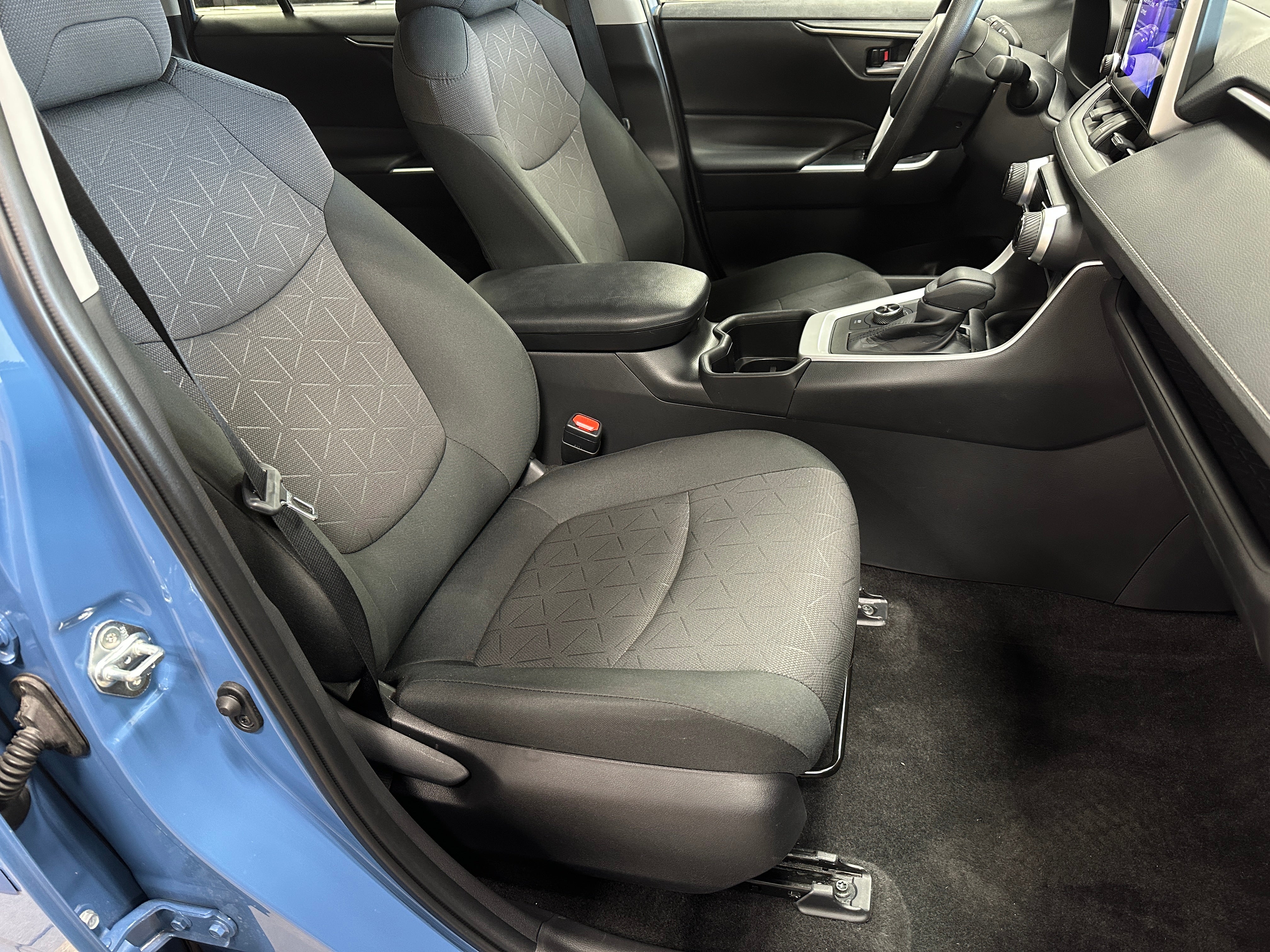 2023 Toyota RAV4 XLE 2