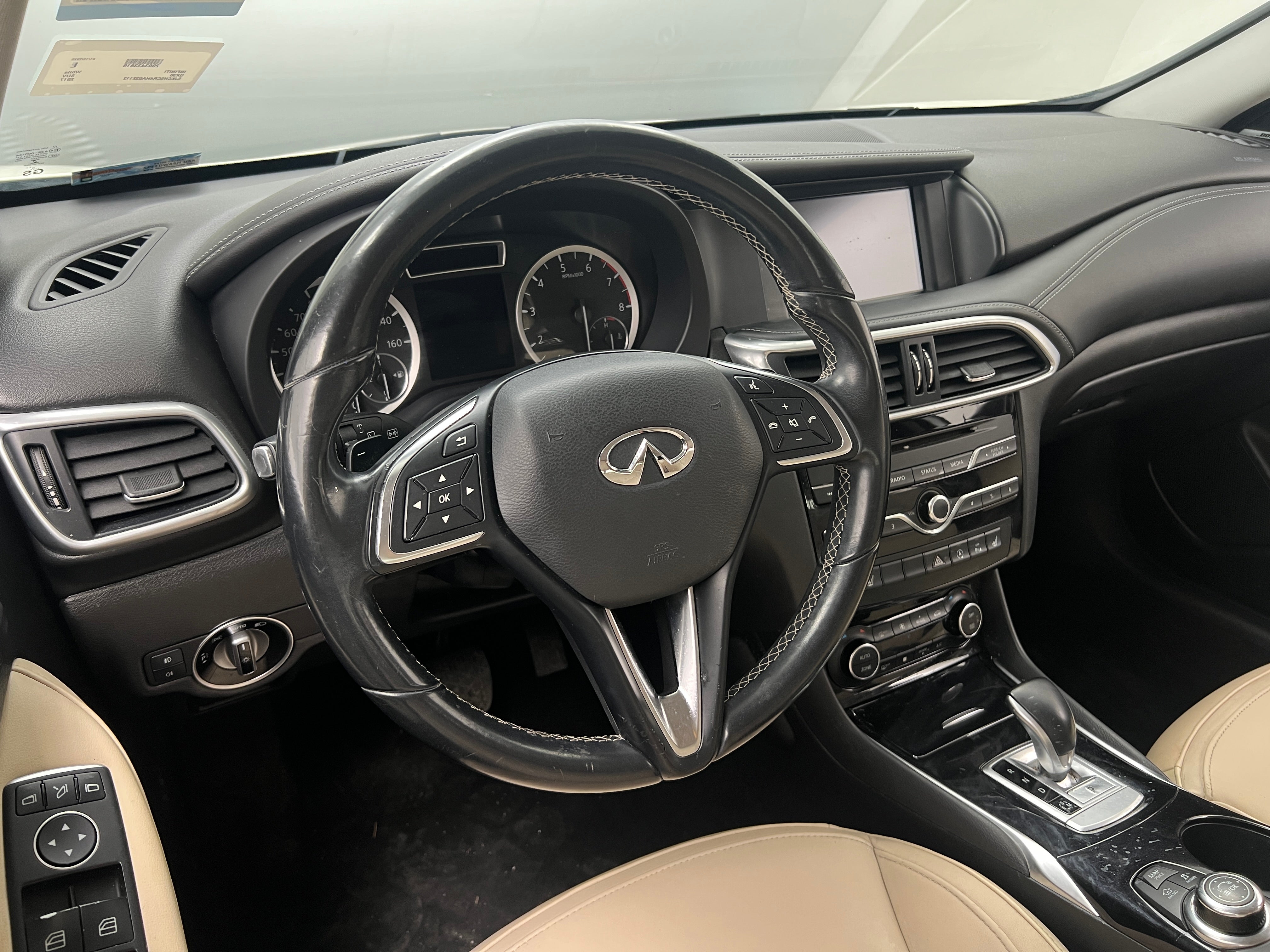 2017 INFINITI QX30 Premium 4