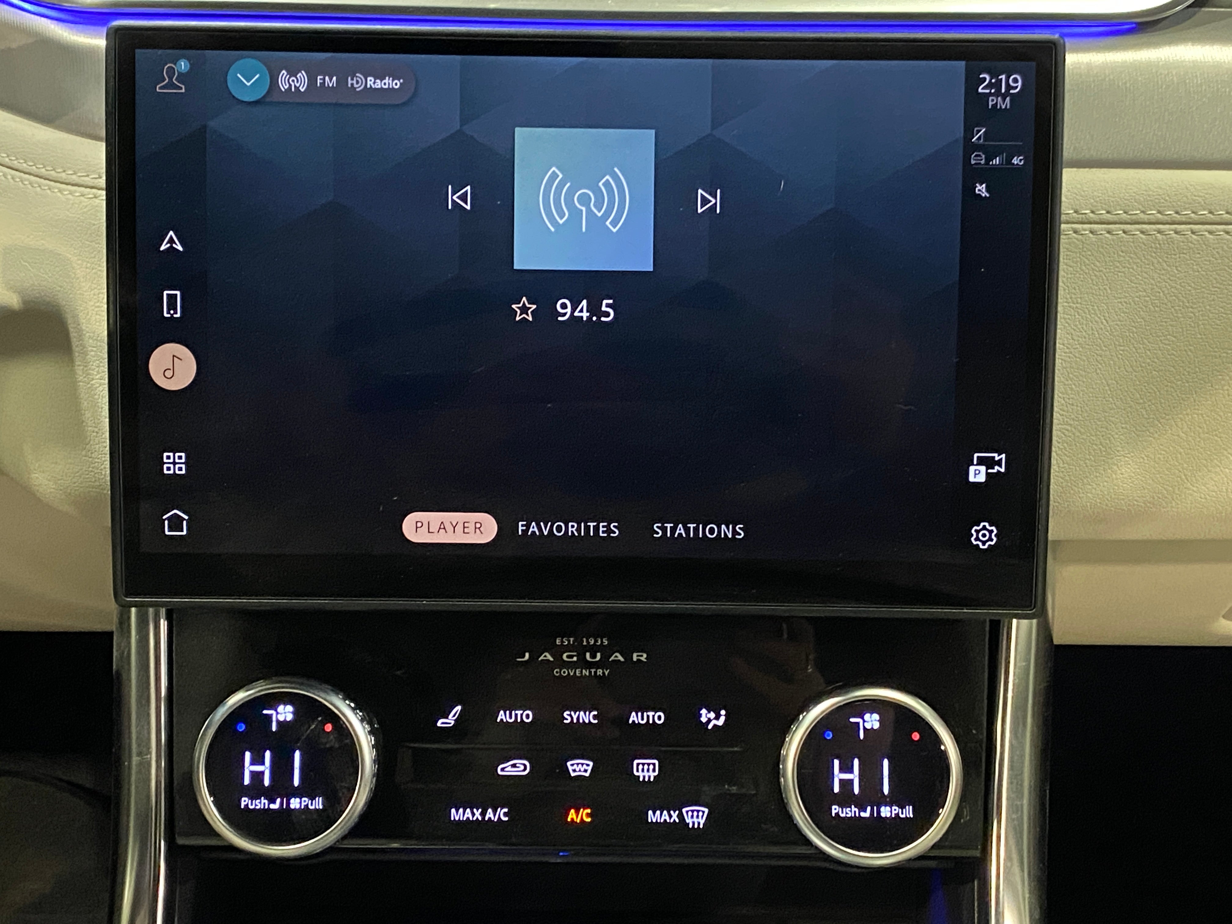 2022 Jaguar XF R-Dynamic SE 4