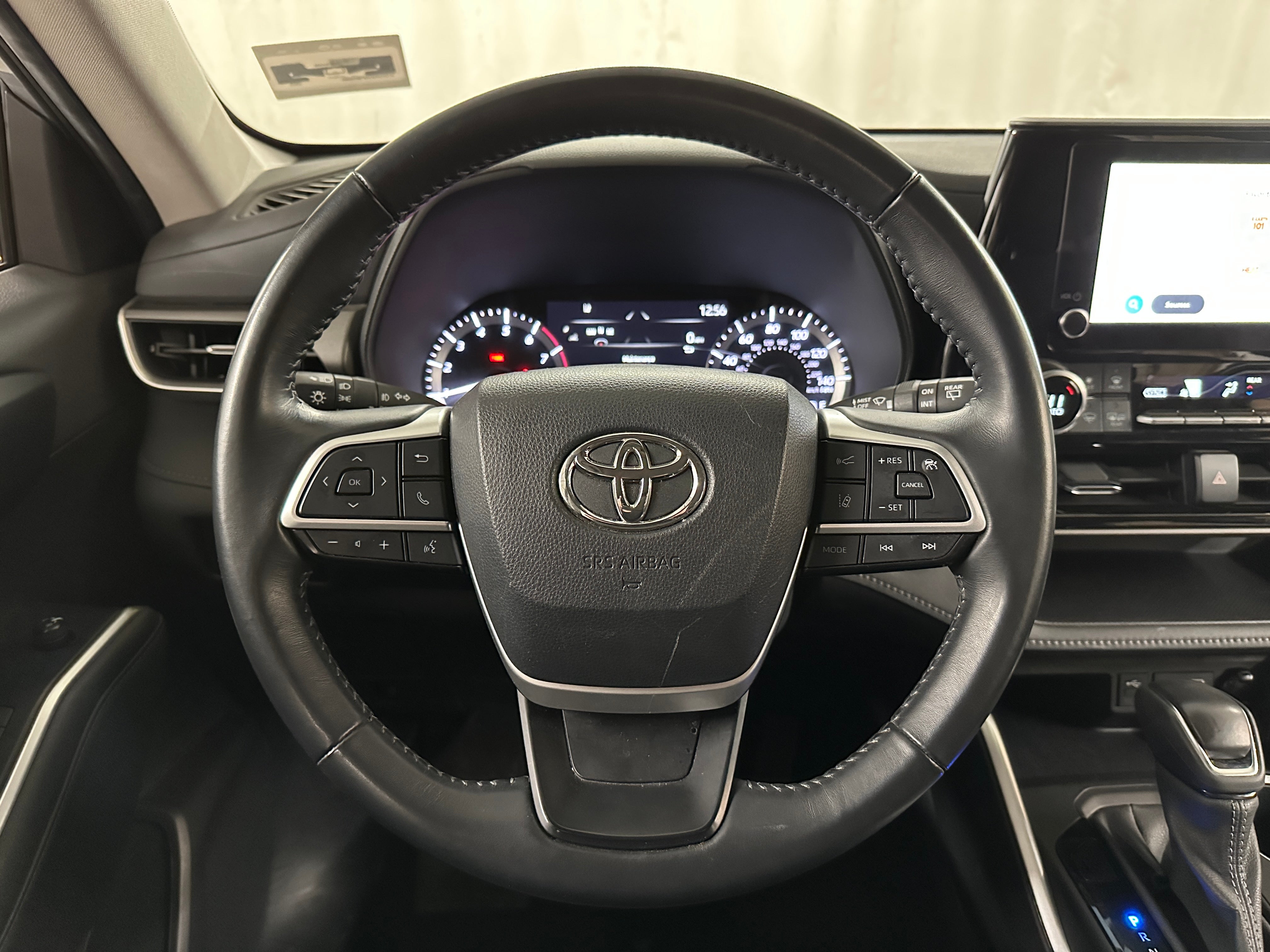 2023 Toyota Highlander LE 5