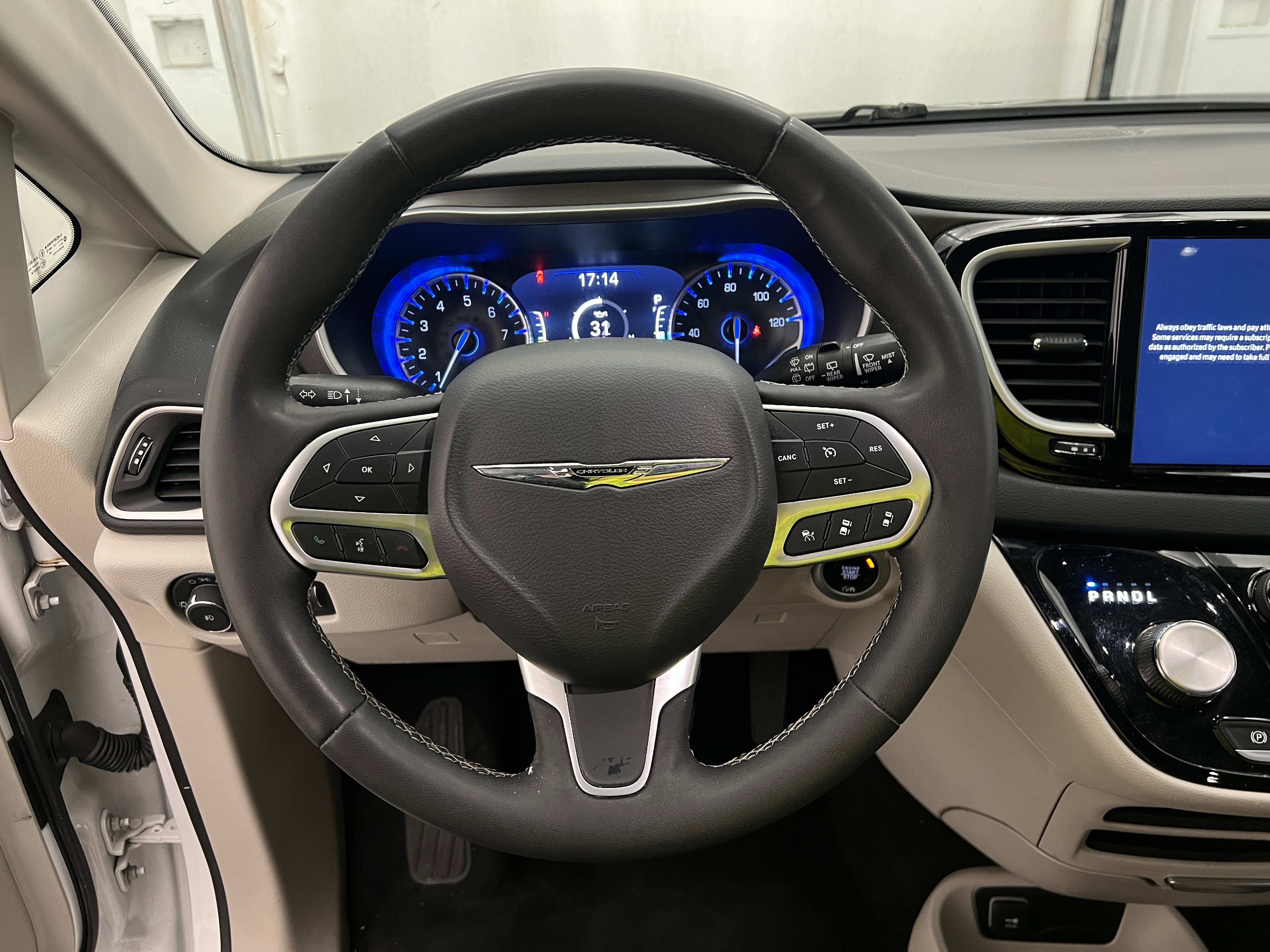 2023 Chrysler Pacifica Touring L 4