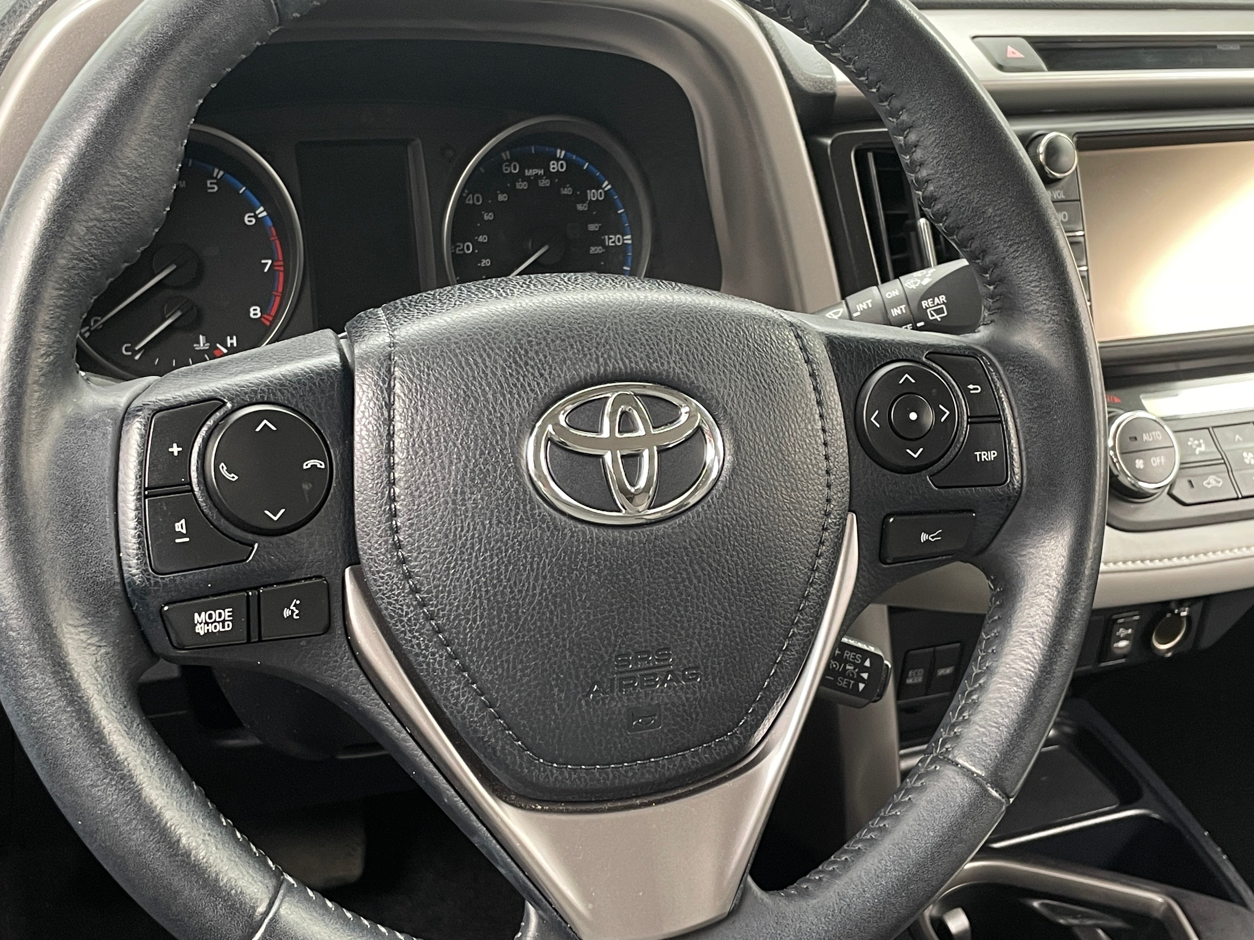 2018 Toyota RAV4 XLE 5