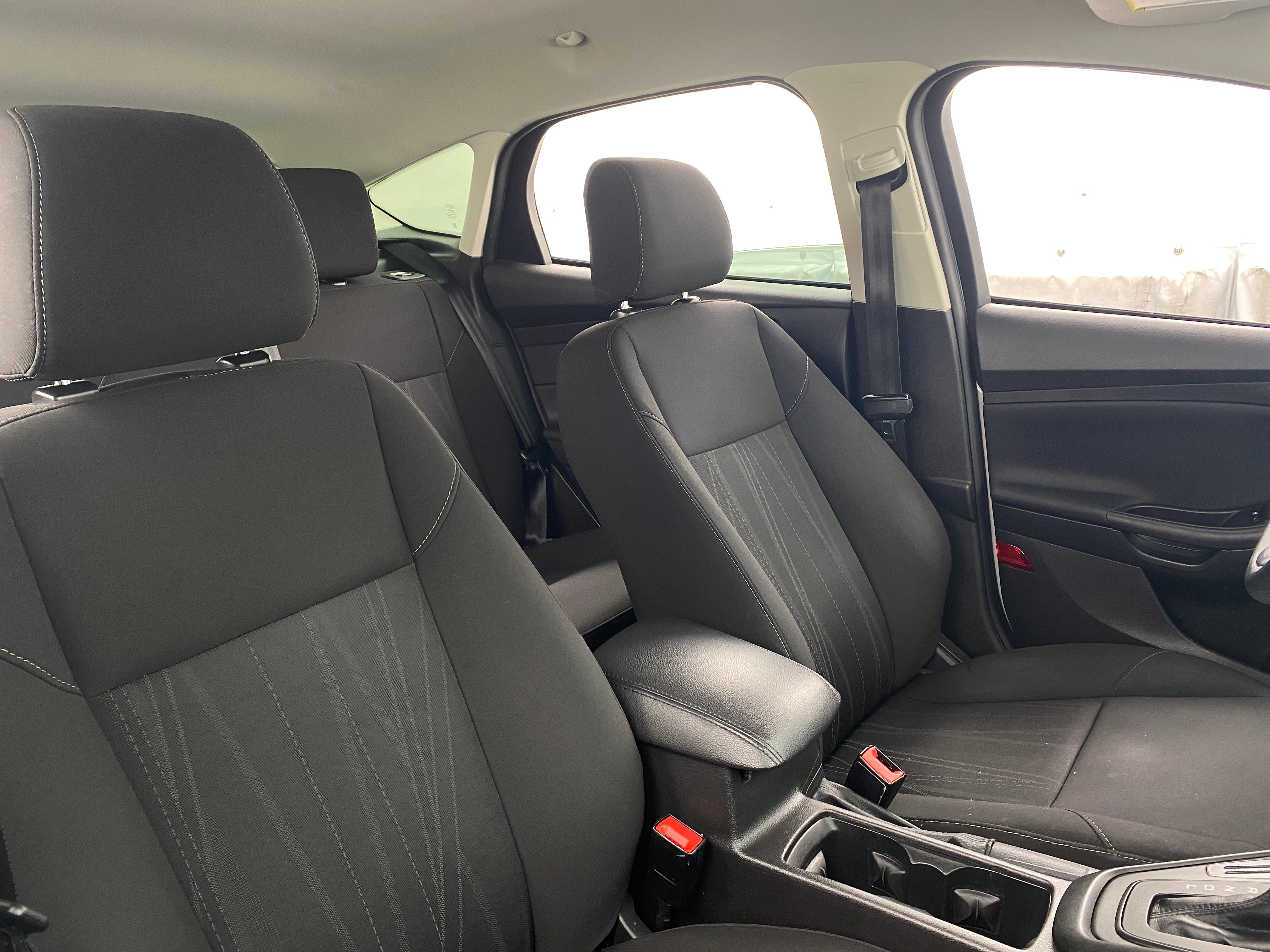 2016 Ford Focus SE 2