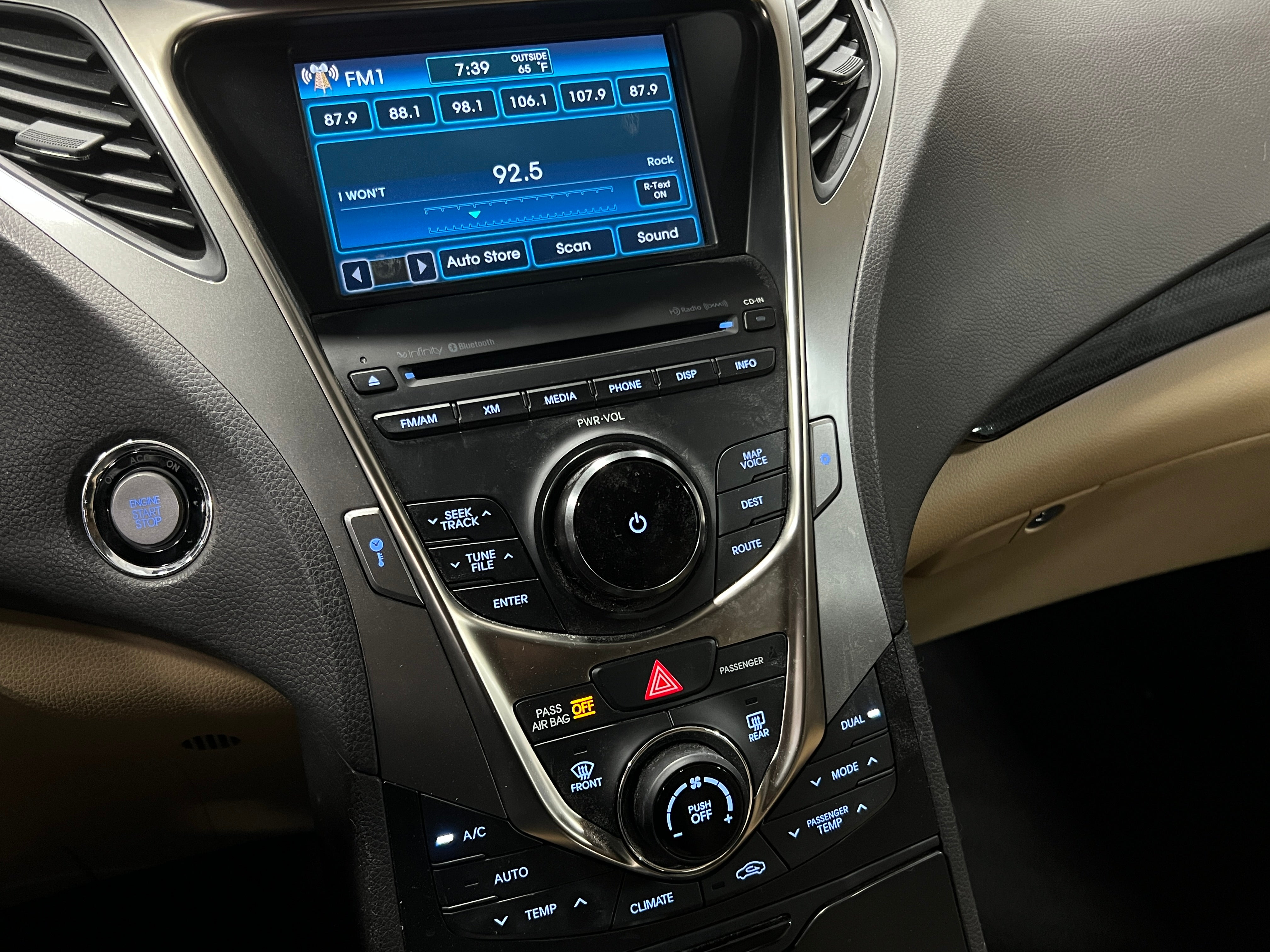 2012 Hyundai Azera Base 3