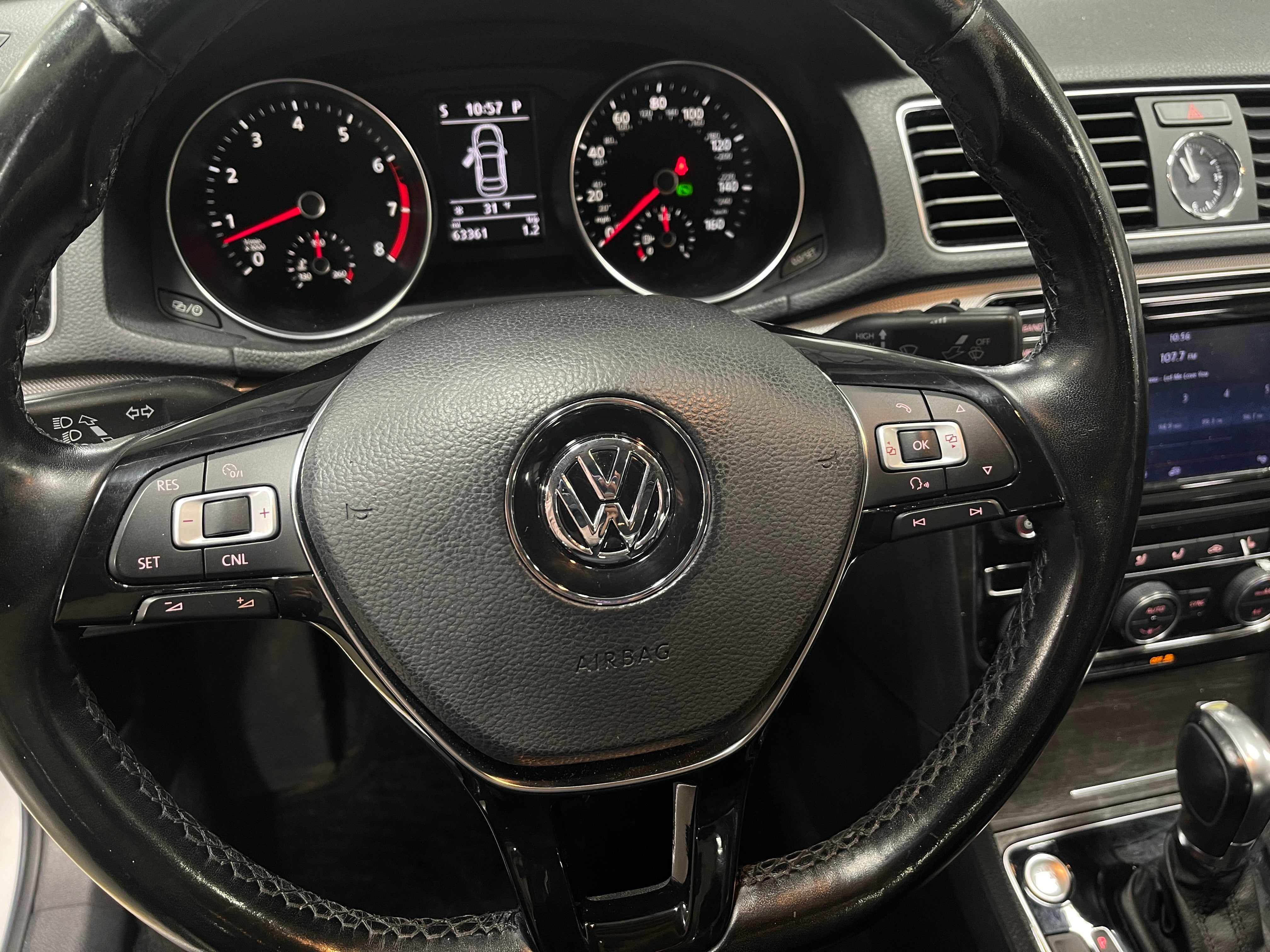 2017 Volkswagen Passat SE 5