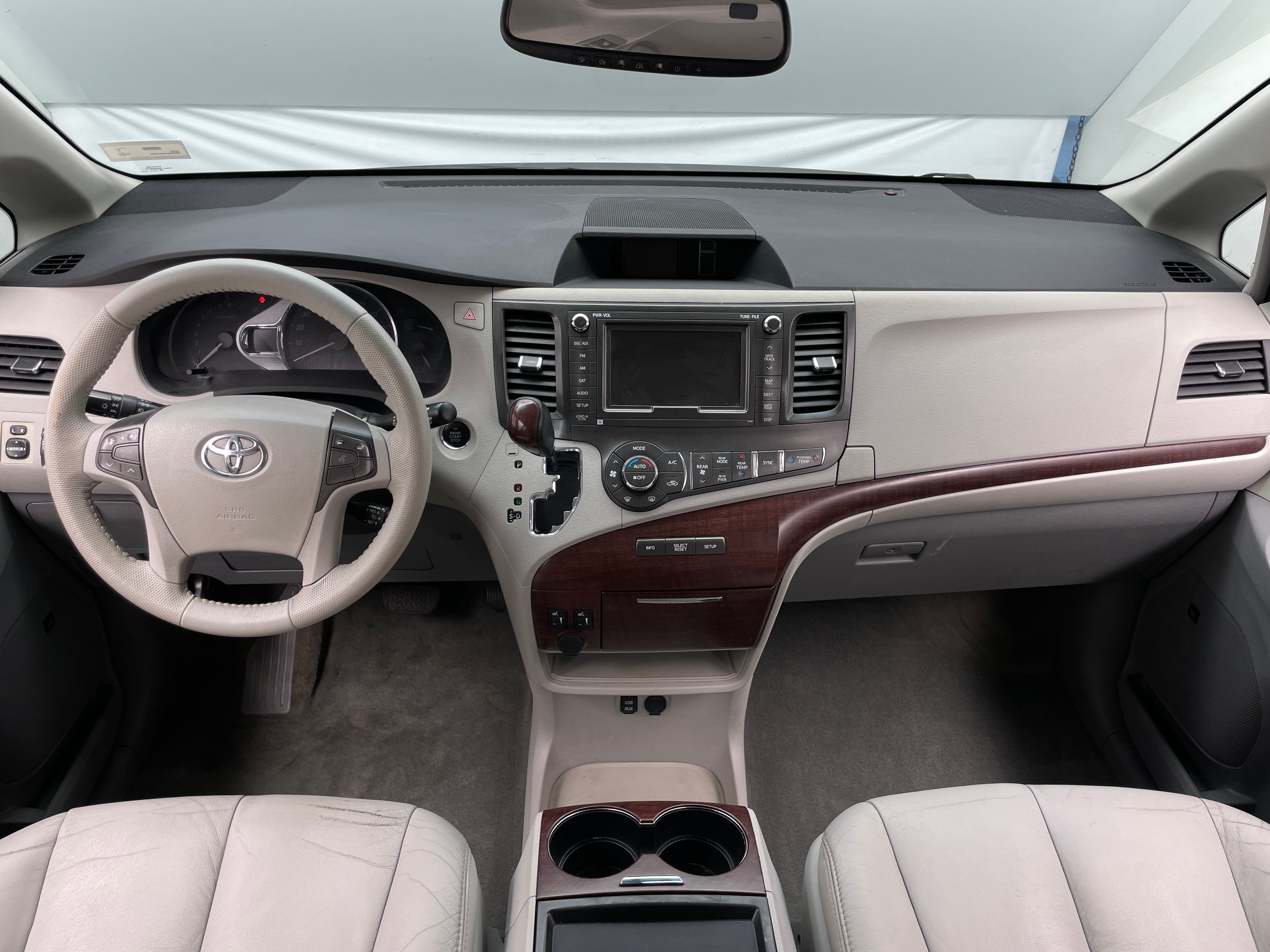 2011 Toyota Sienna XLE 2