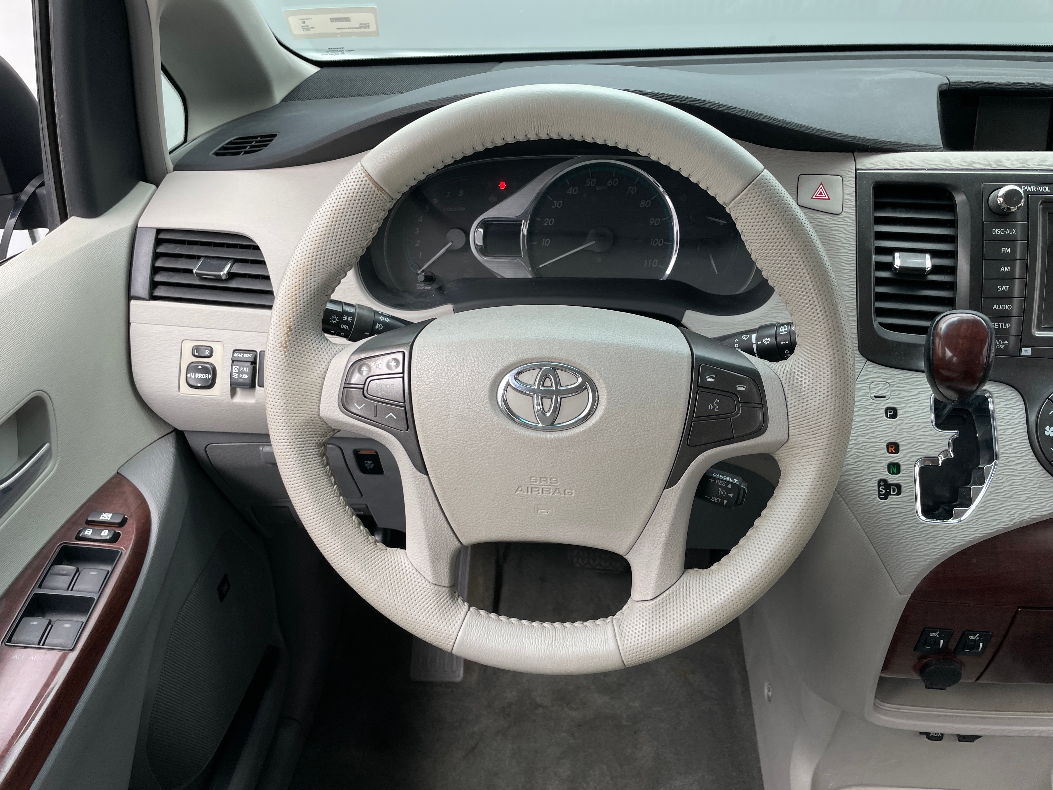 2011 Toyota Sienna XLE 4