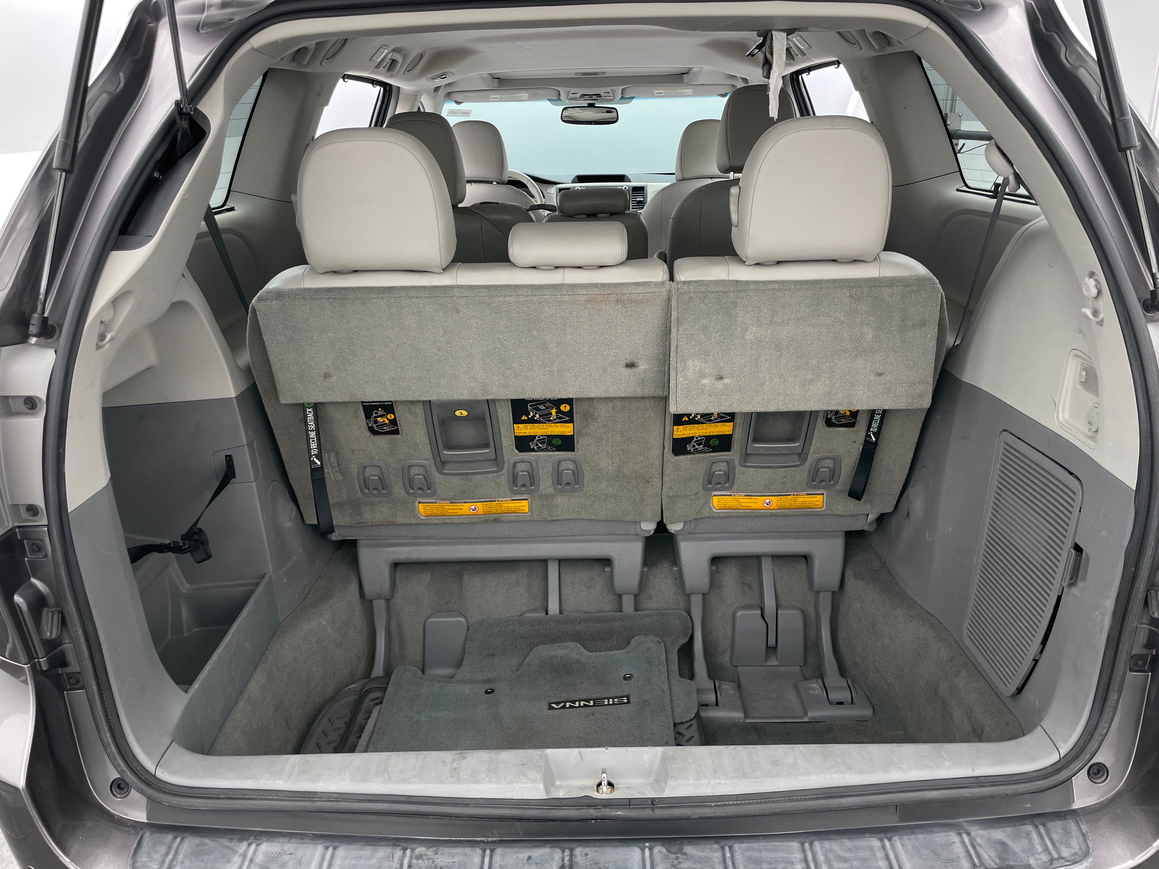 2011 Toyota Sienna XLE 6