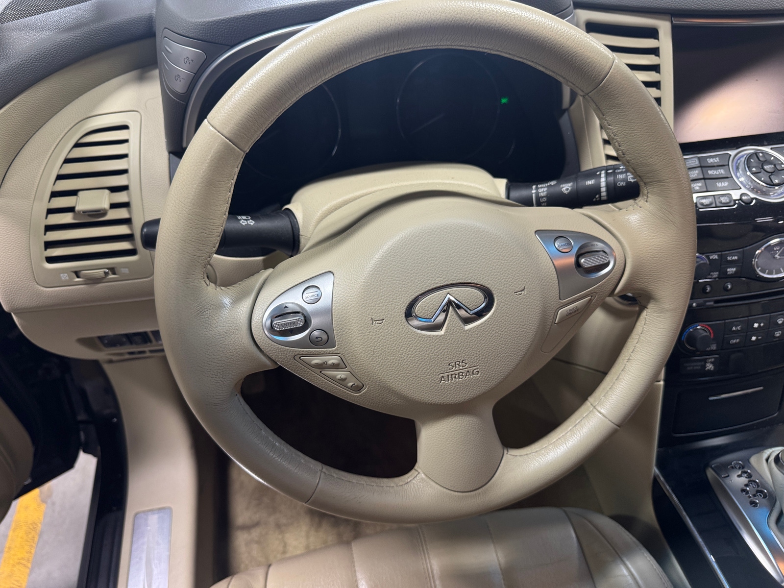 Thumbnail: 2017 INFINITI QX70 - 4