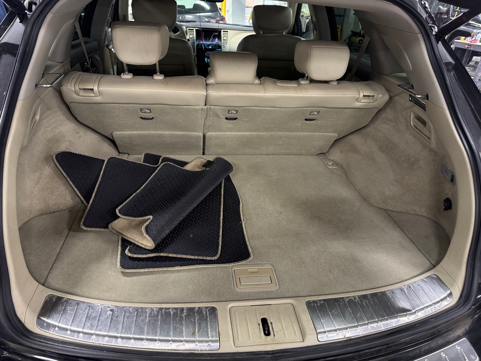 Thumbnail: 2017 INFINITI QX70 - 6