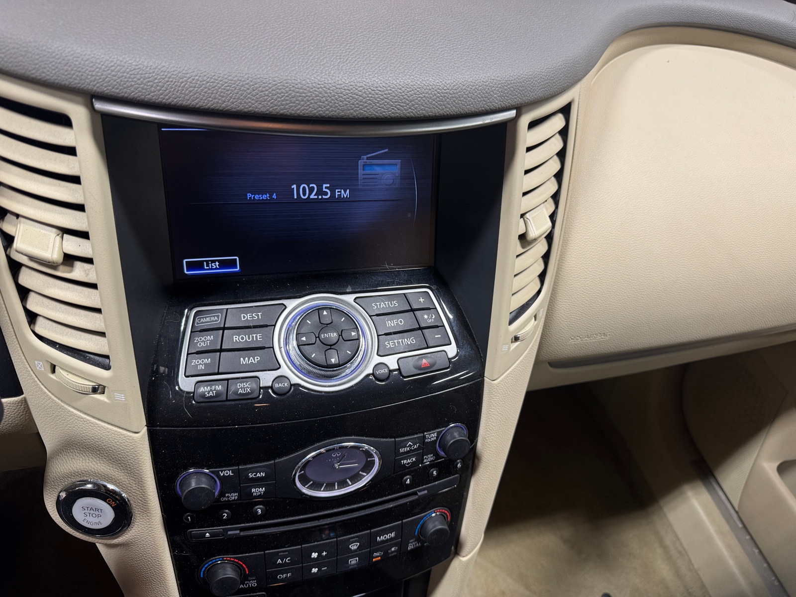 Thumbnail: 2017 INFINITI QX70 - 3