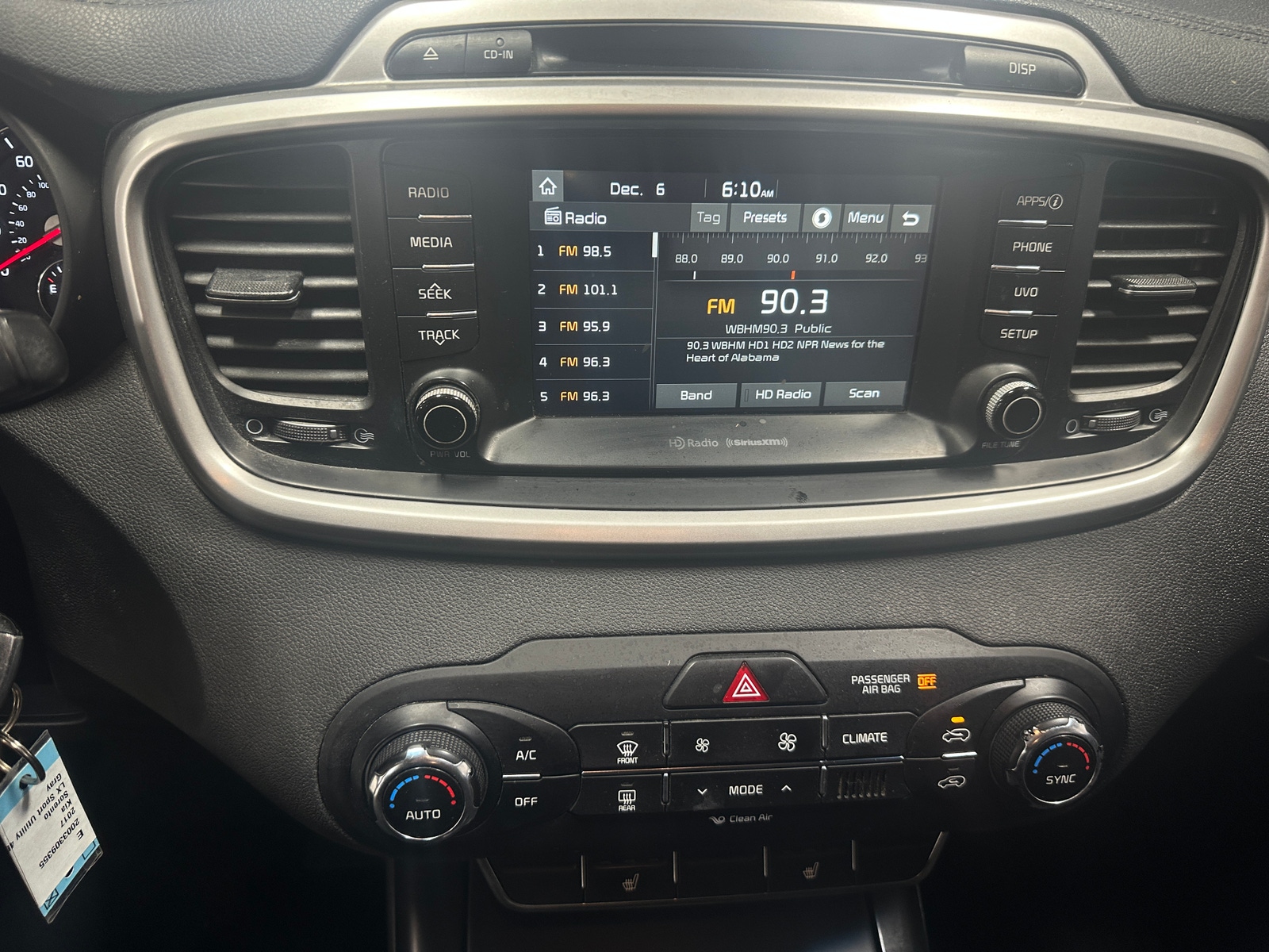 Thumbnail: 2017 Kia Sorento - 4