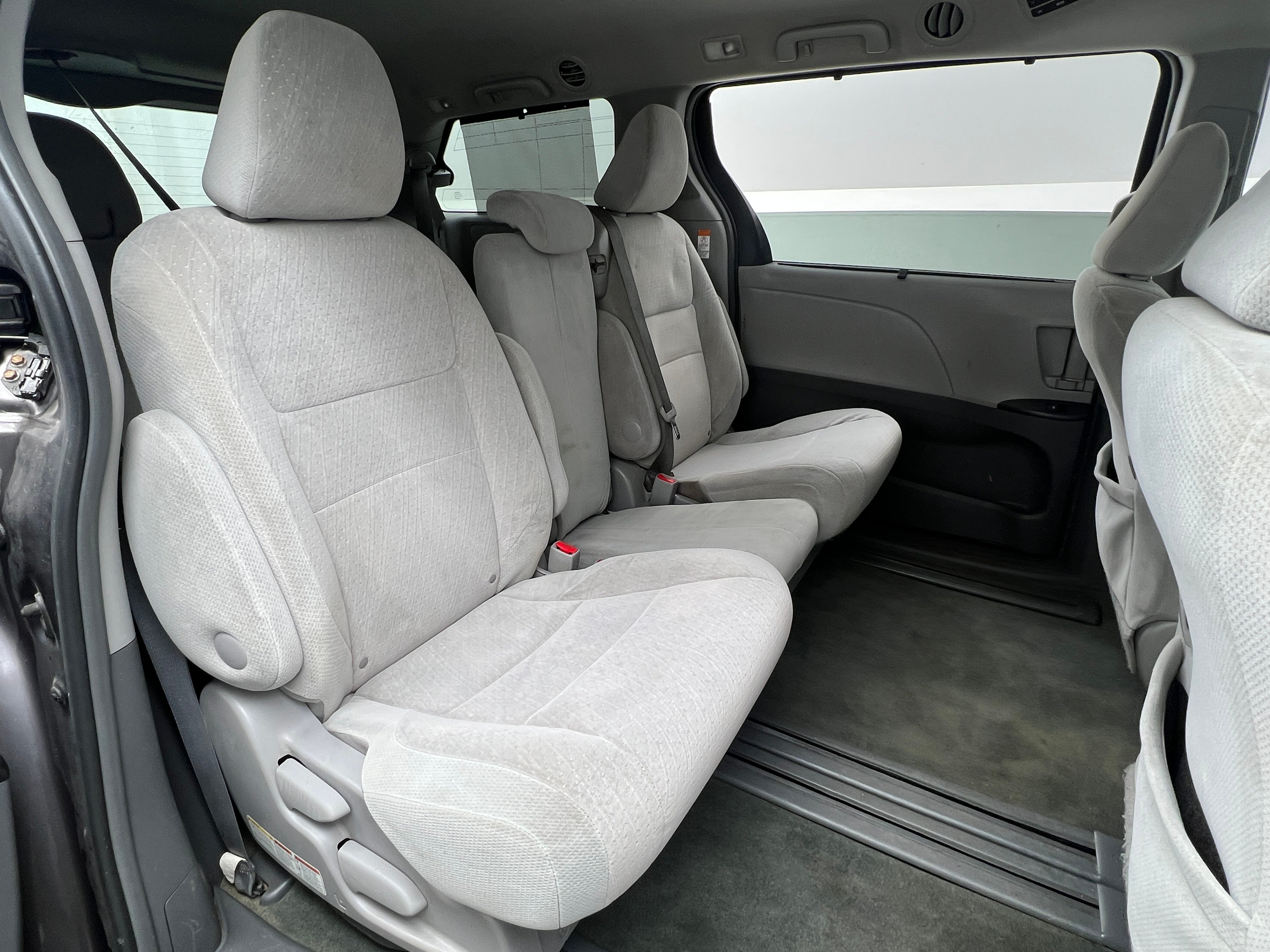 2015 Toyota Sienna LE 6