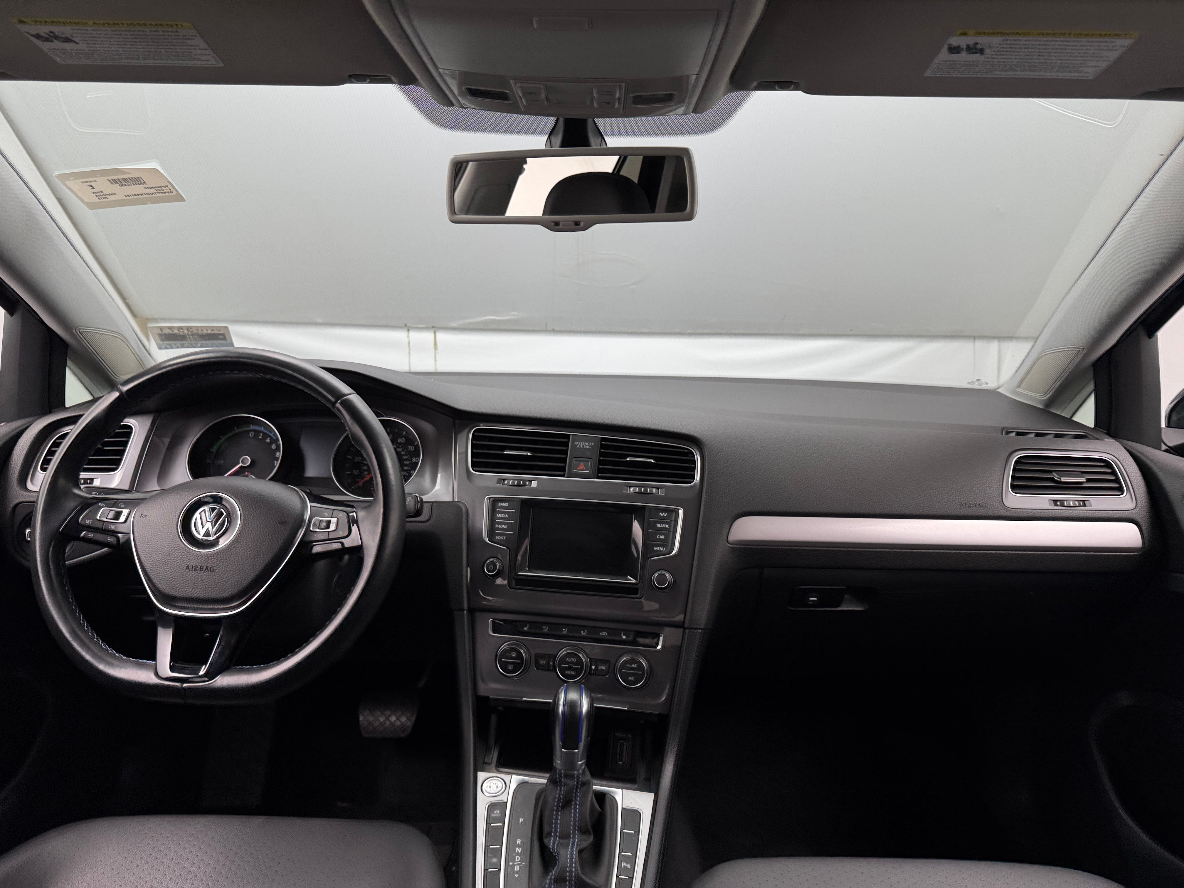 2015 Volkswagen e-Golf SEL Premium 3