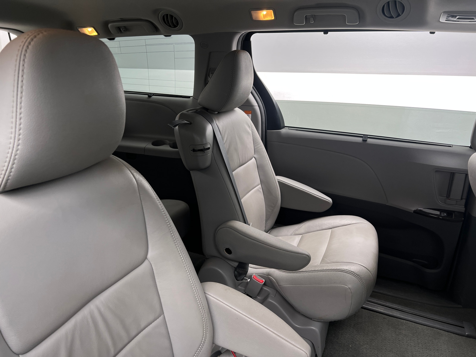 Thumbnail: 2018 Toyota Sienna - 5