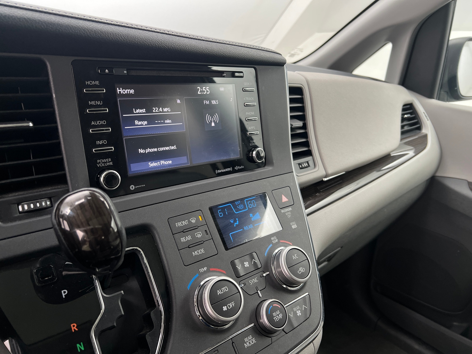 Thumbnail: 2018 Toyota Sienna - 3