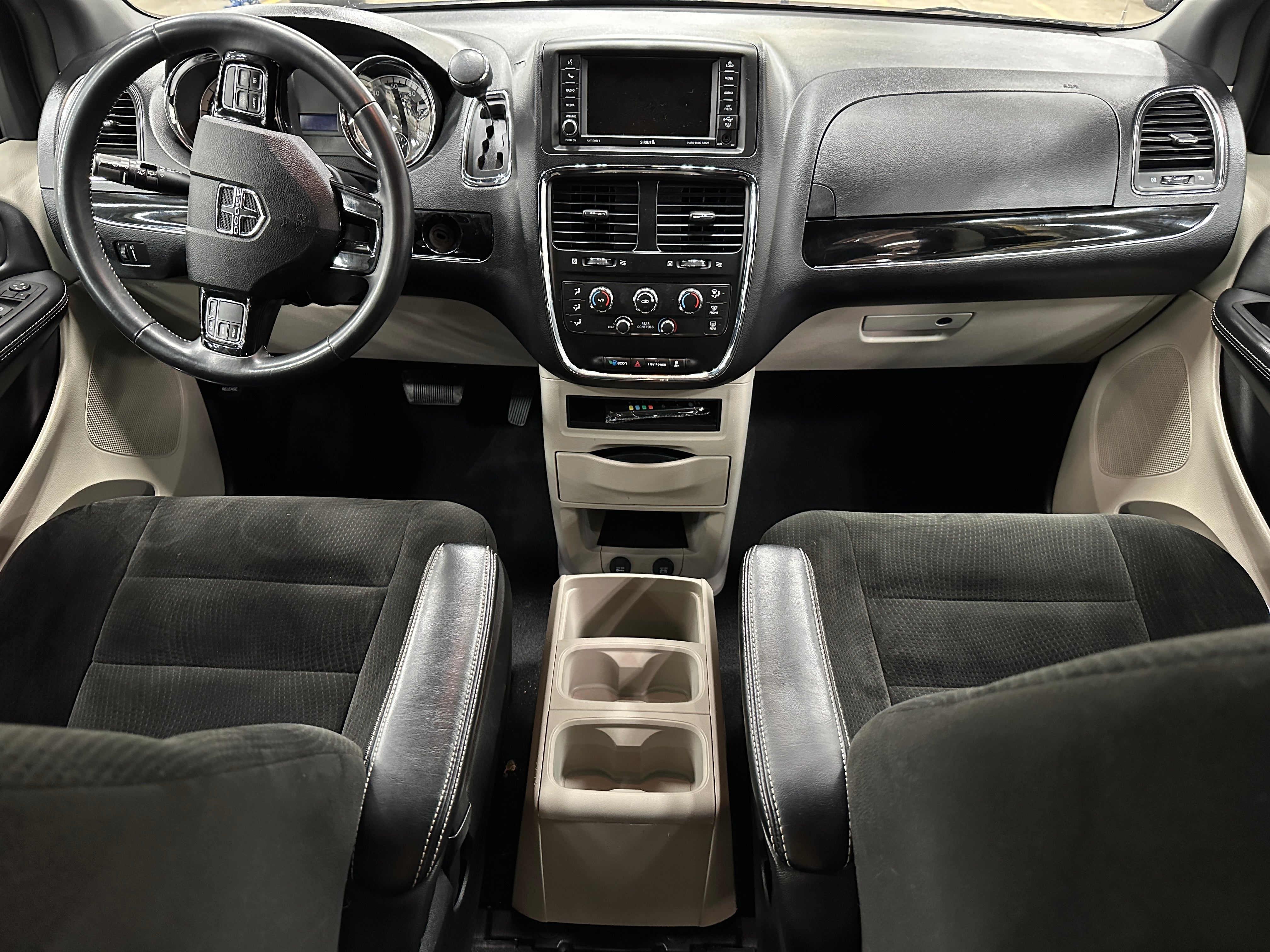 2016 Dodge Grand Caravan SE 3