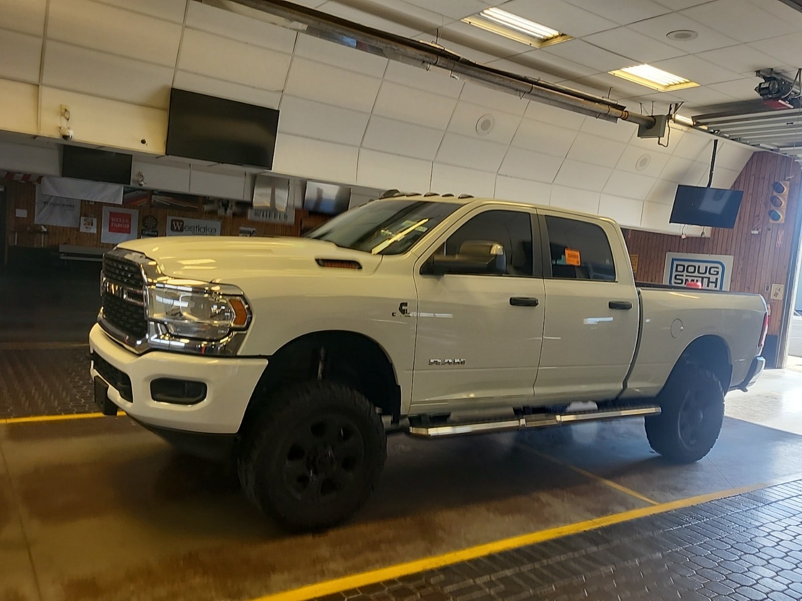 2022 Ram 2500 Big Horn 4x4 Crew Cab 6'4" Box