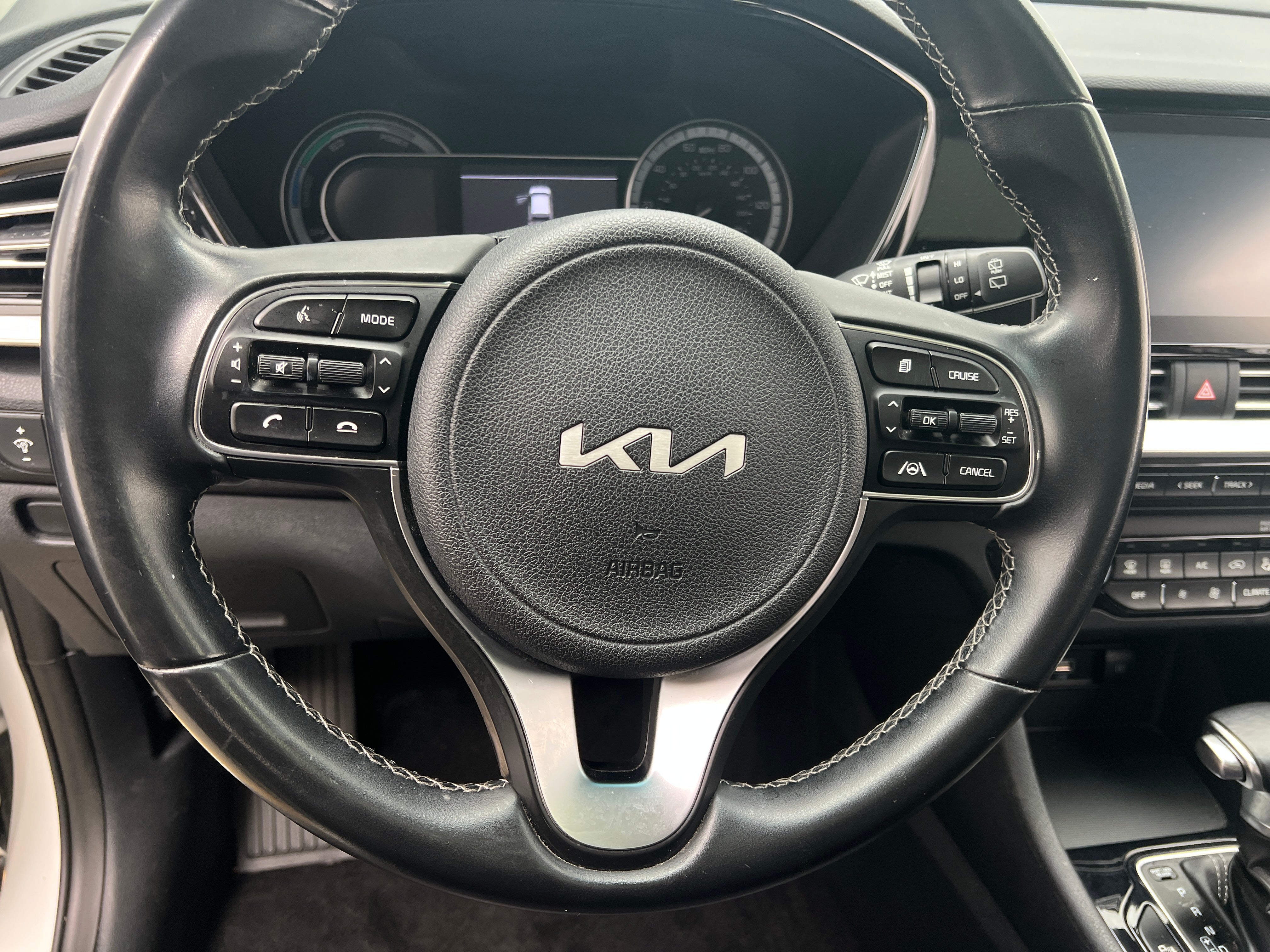 2022 Kia Niro LXS 5