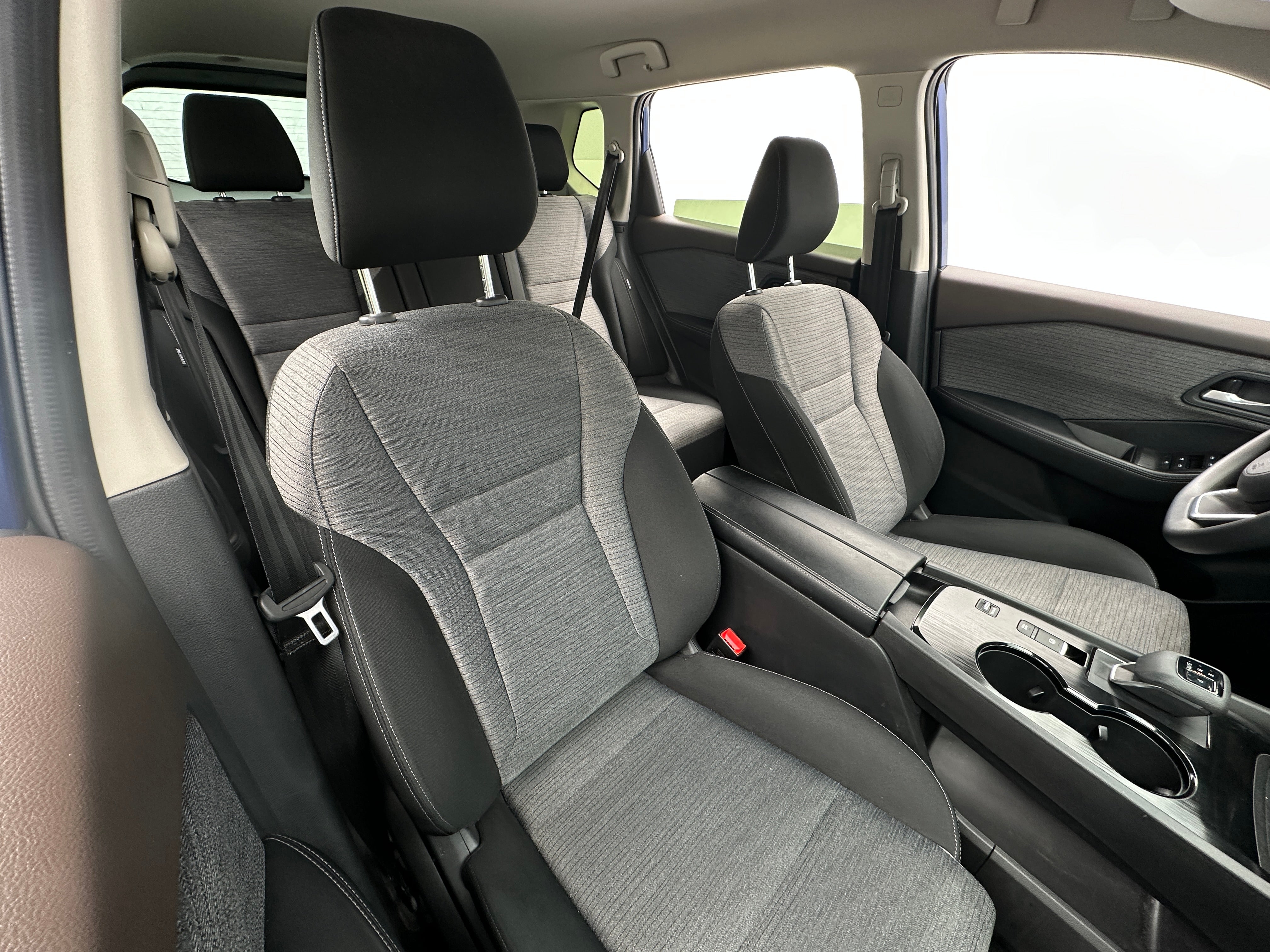 2023 Nissan Rogue SV 2