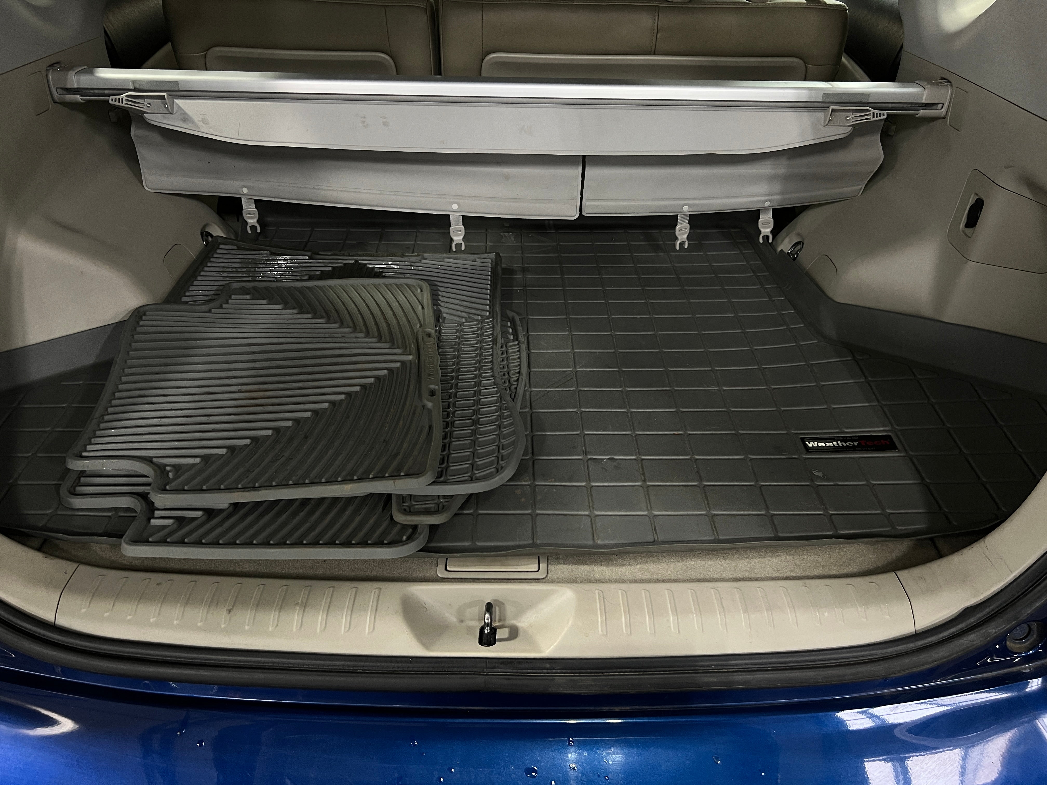 2016 Toyota Prius v Four 7