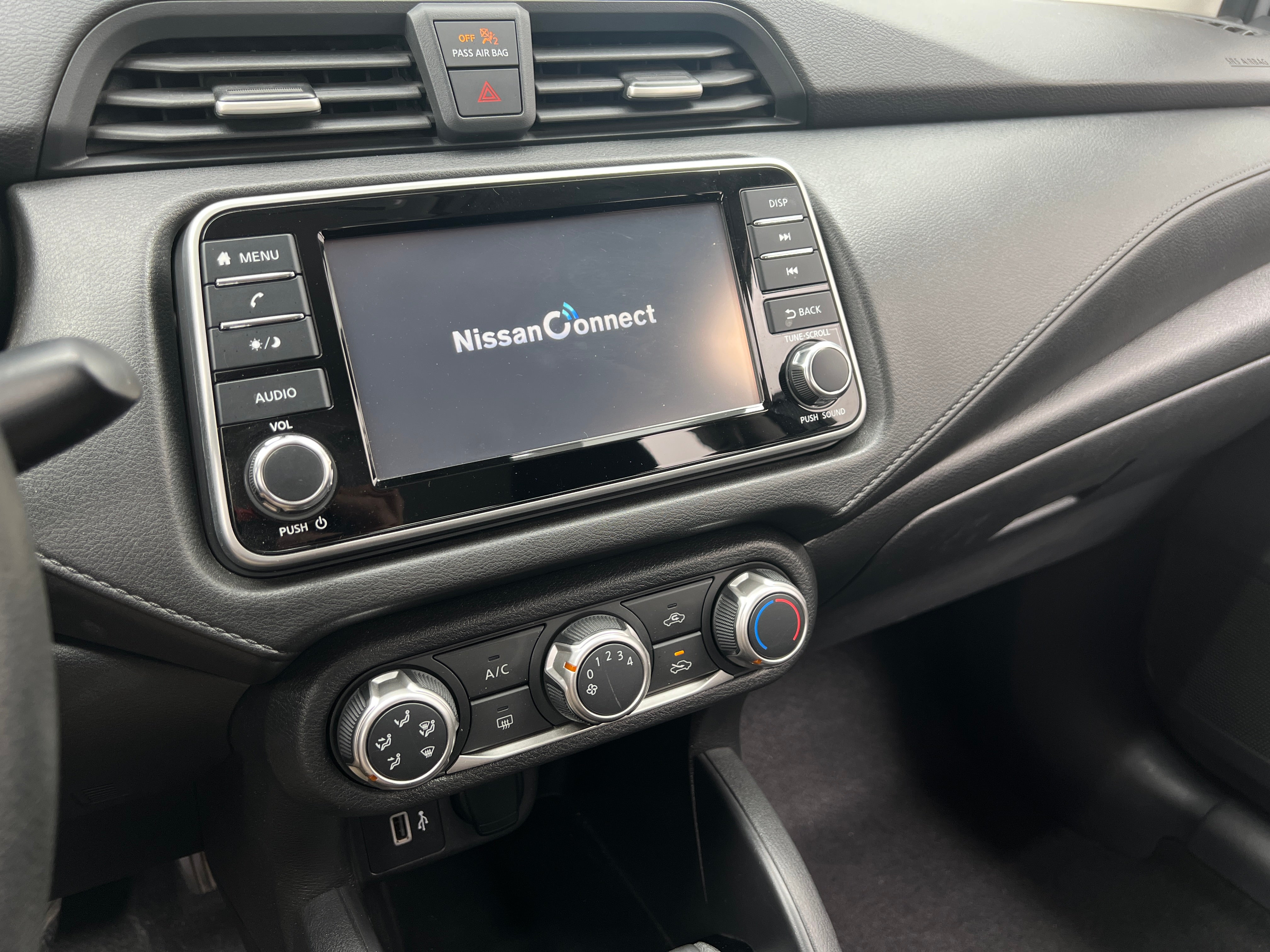 2020 Nissan Versa S 4