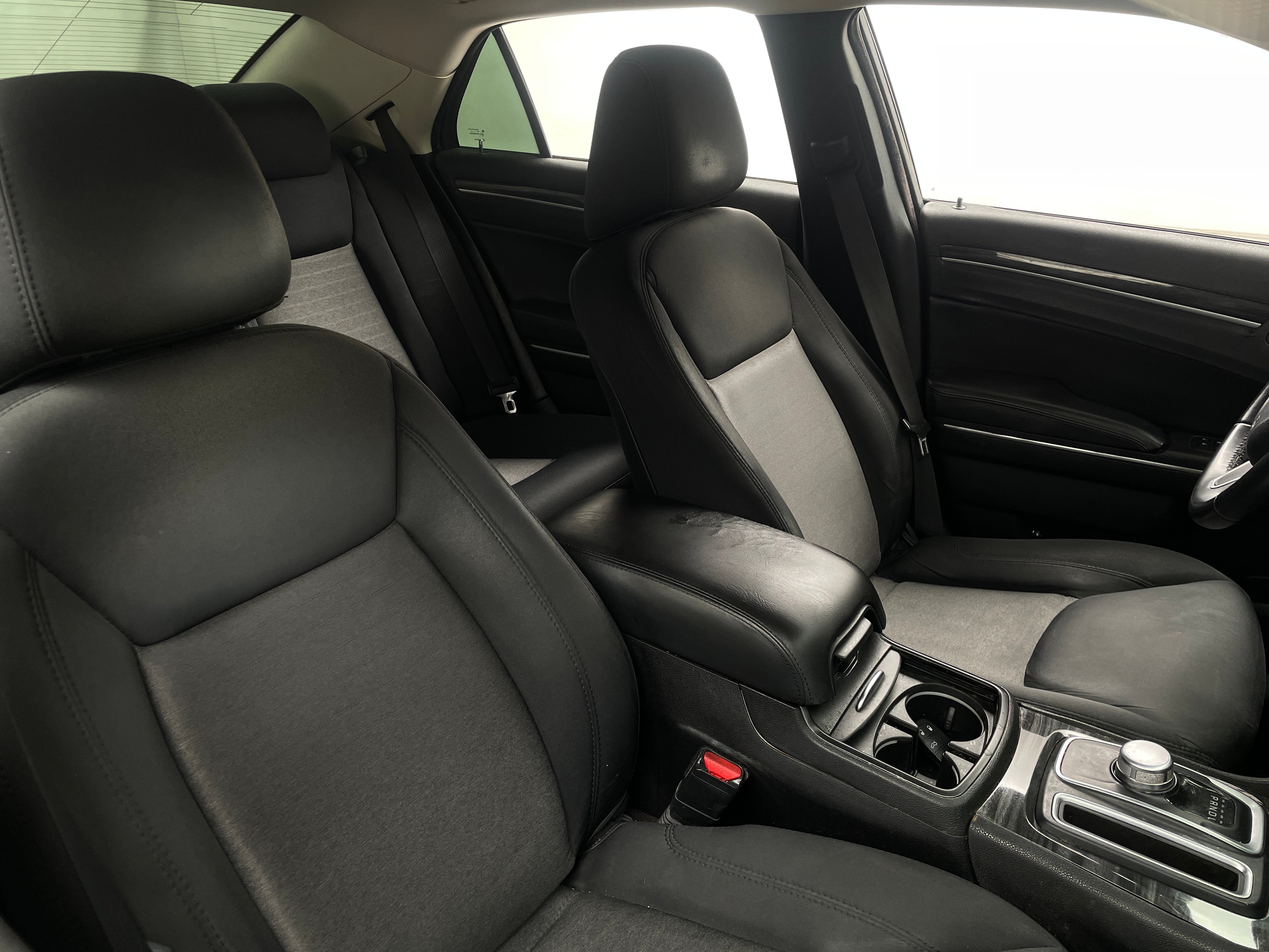 2018 Chrysler 300 Touring 2